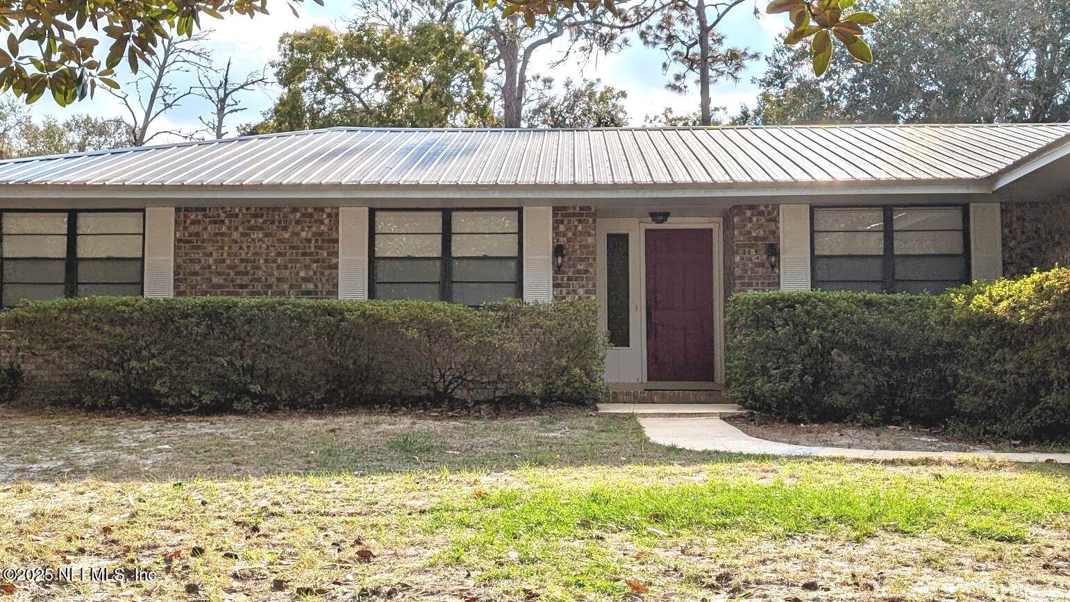 Image 2: 2 Close up of Front