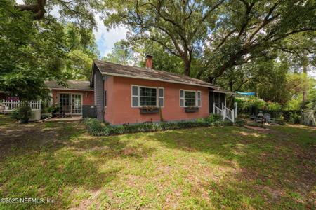 360 SE LAKEVIEW Drive