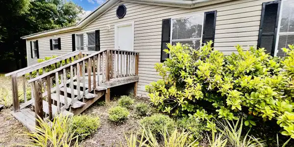 105 E CEDAR Court