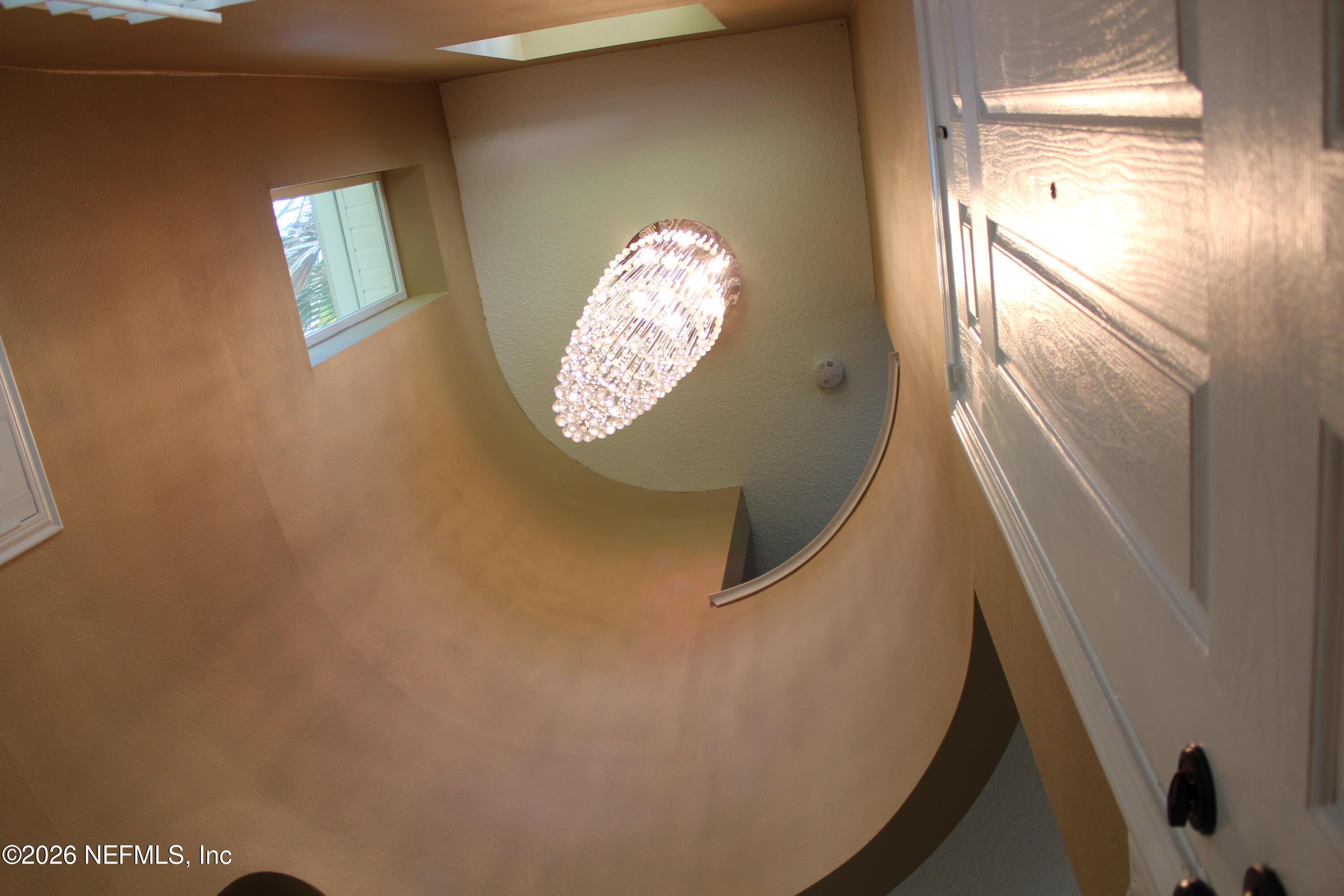 Image 3: Foyer View Up