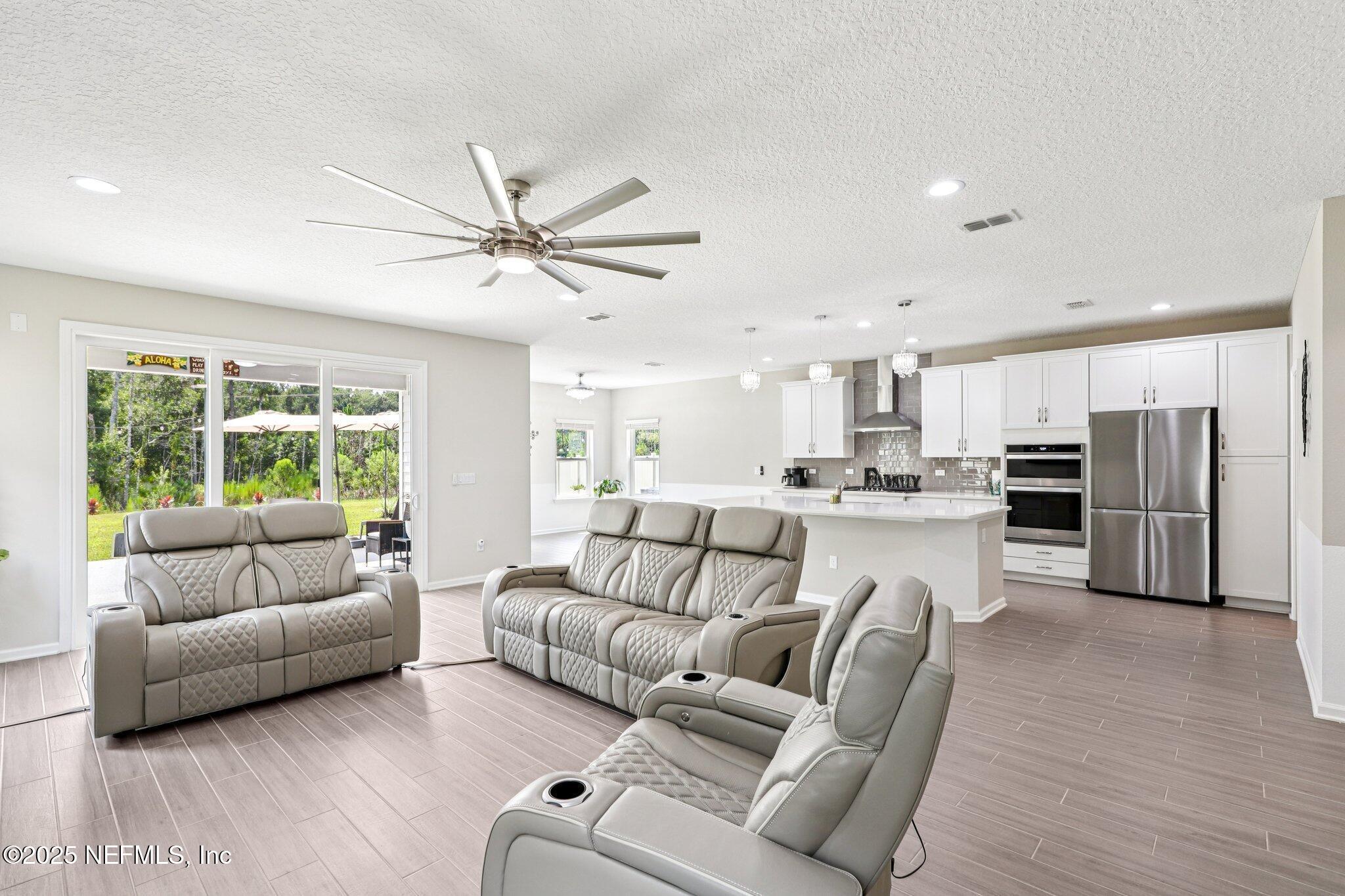 Image 3: 12-web-or-mls-Stargaze Ln-S2208-012