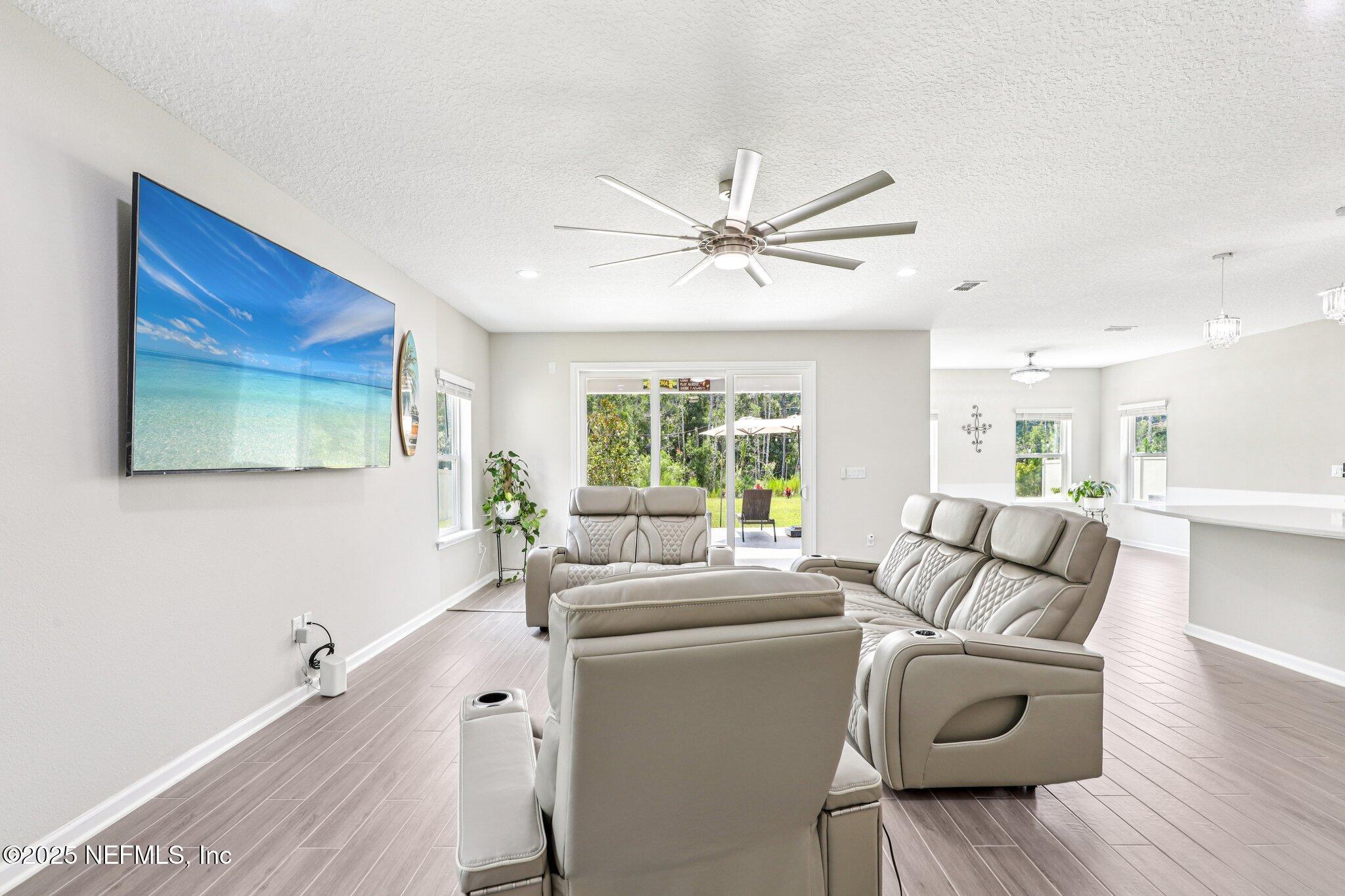 Image 4: 7-web-or-mls-Stargaze Ln-S2208-007