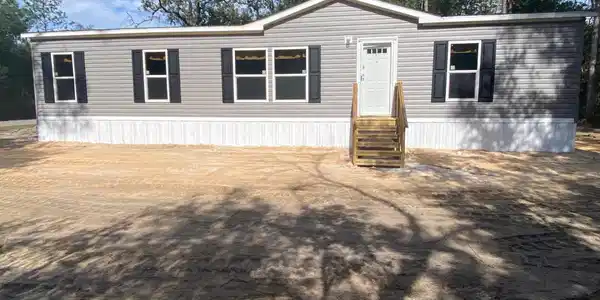 208 DAWN Avenue