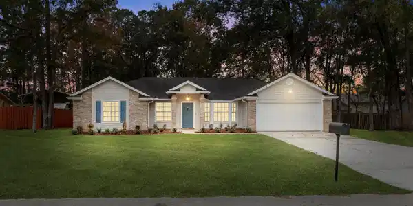 1826 LAKEMONT Circle