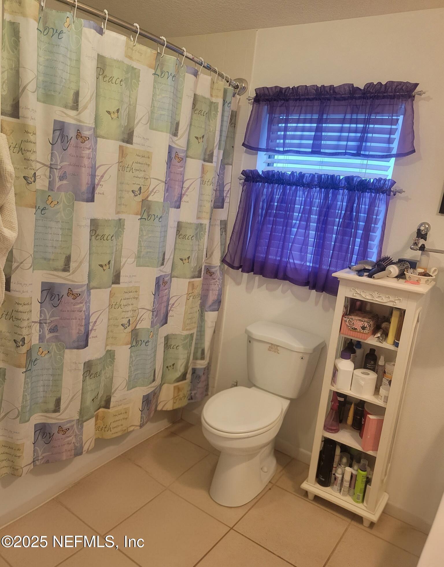 Image 4: Full bathroom