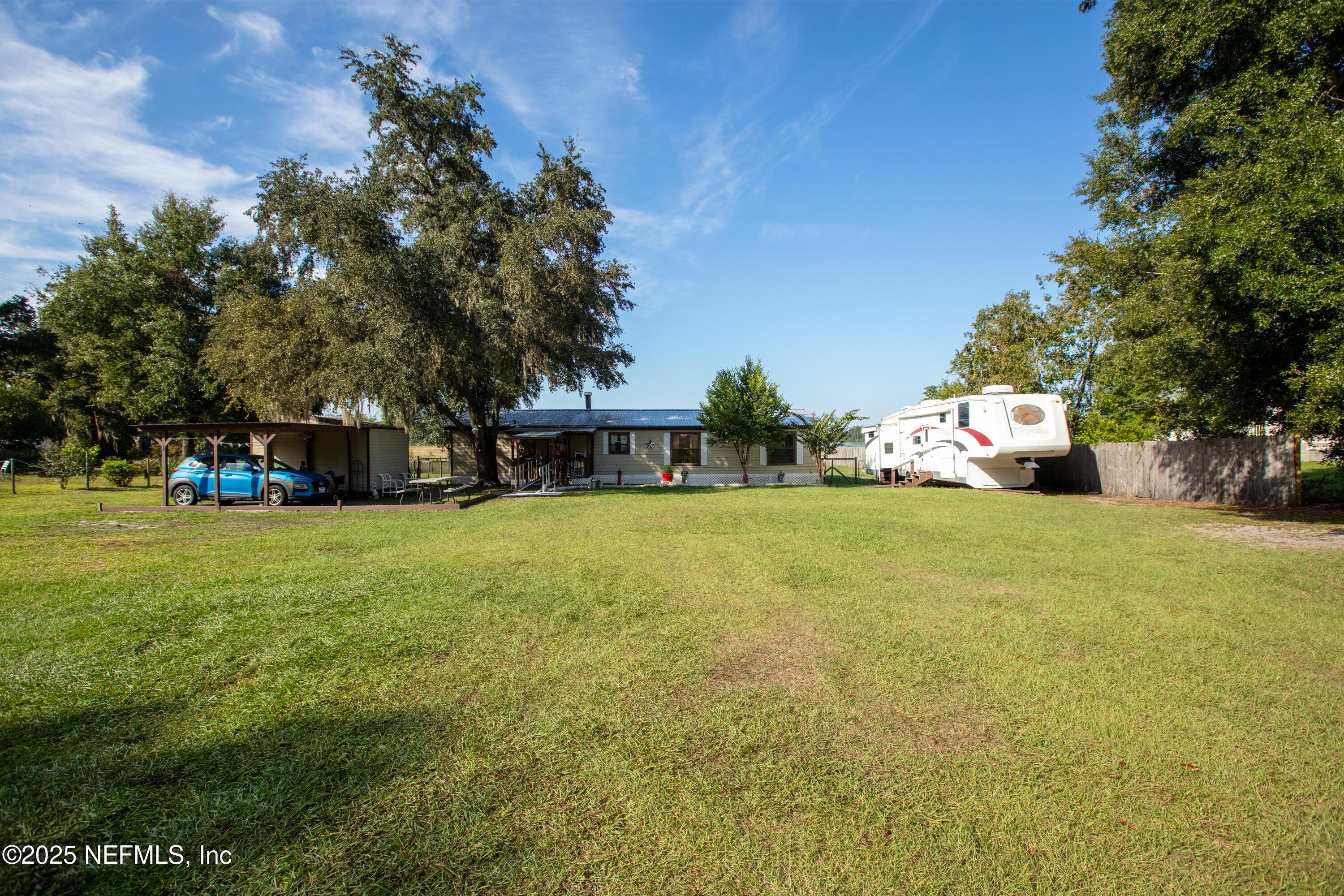Image 4: Front Yard
