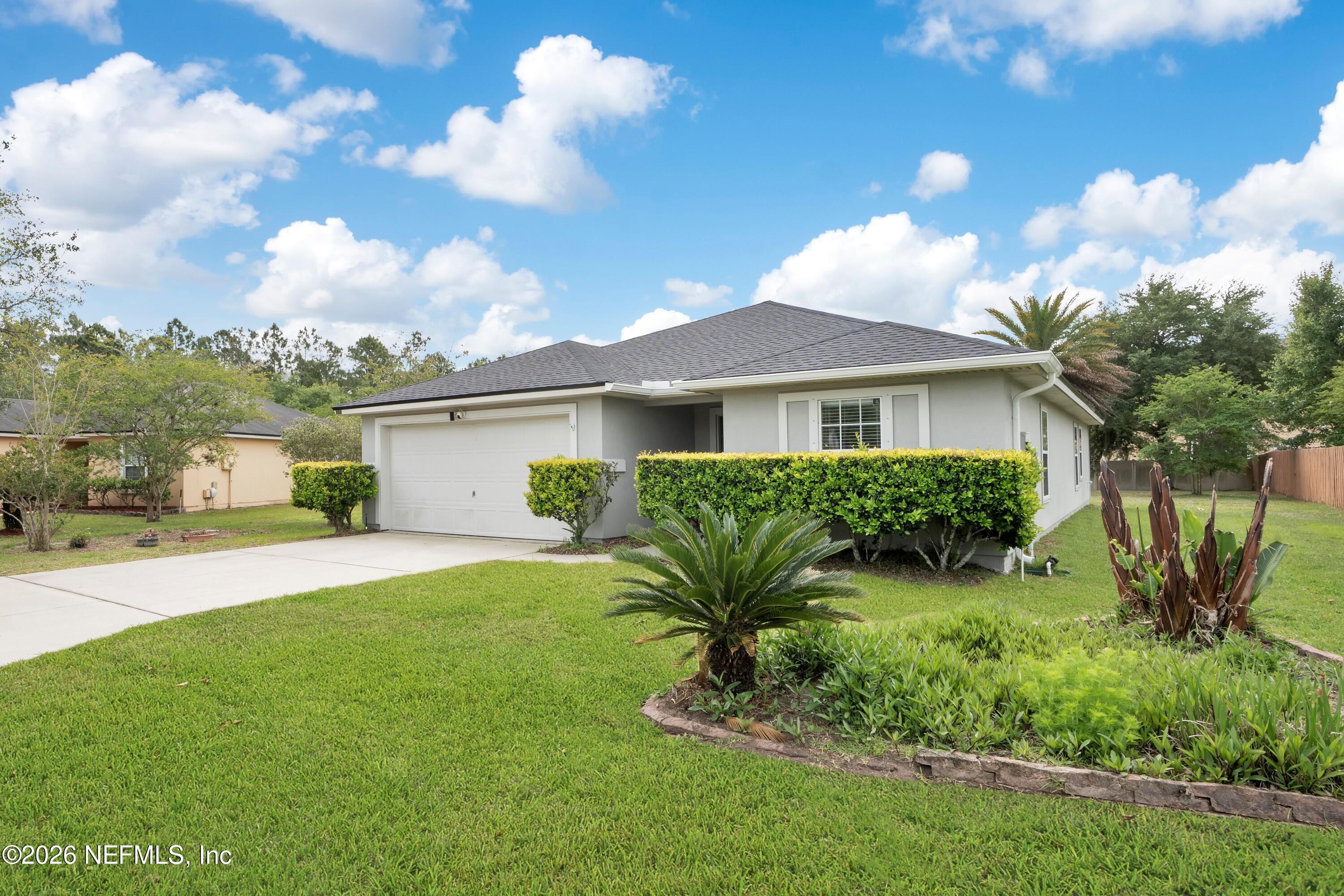 Image 2: Lovely Front Yard