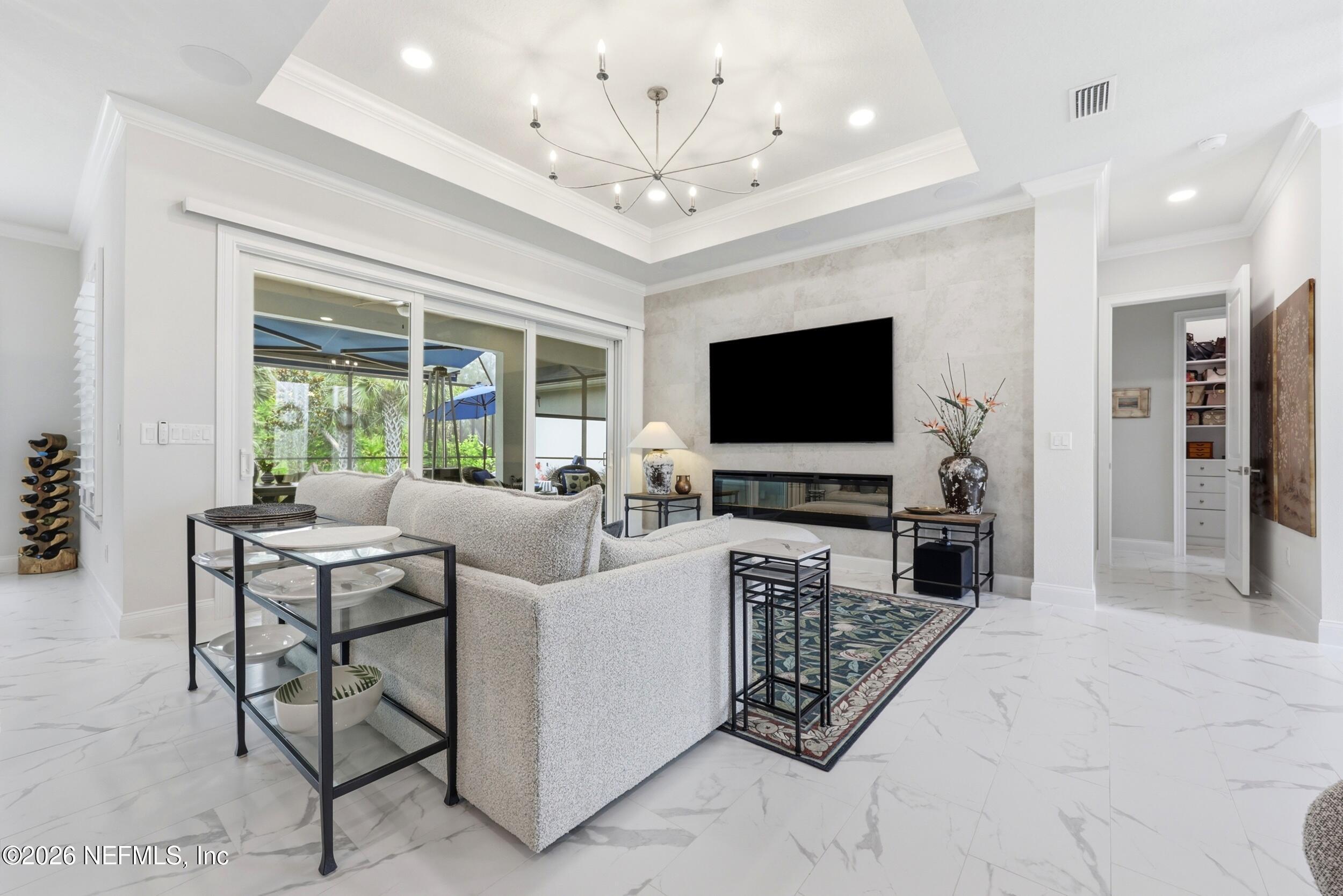 Image 4: Living Area