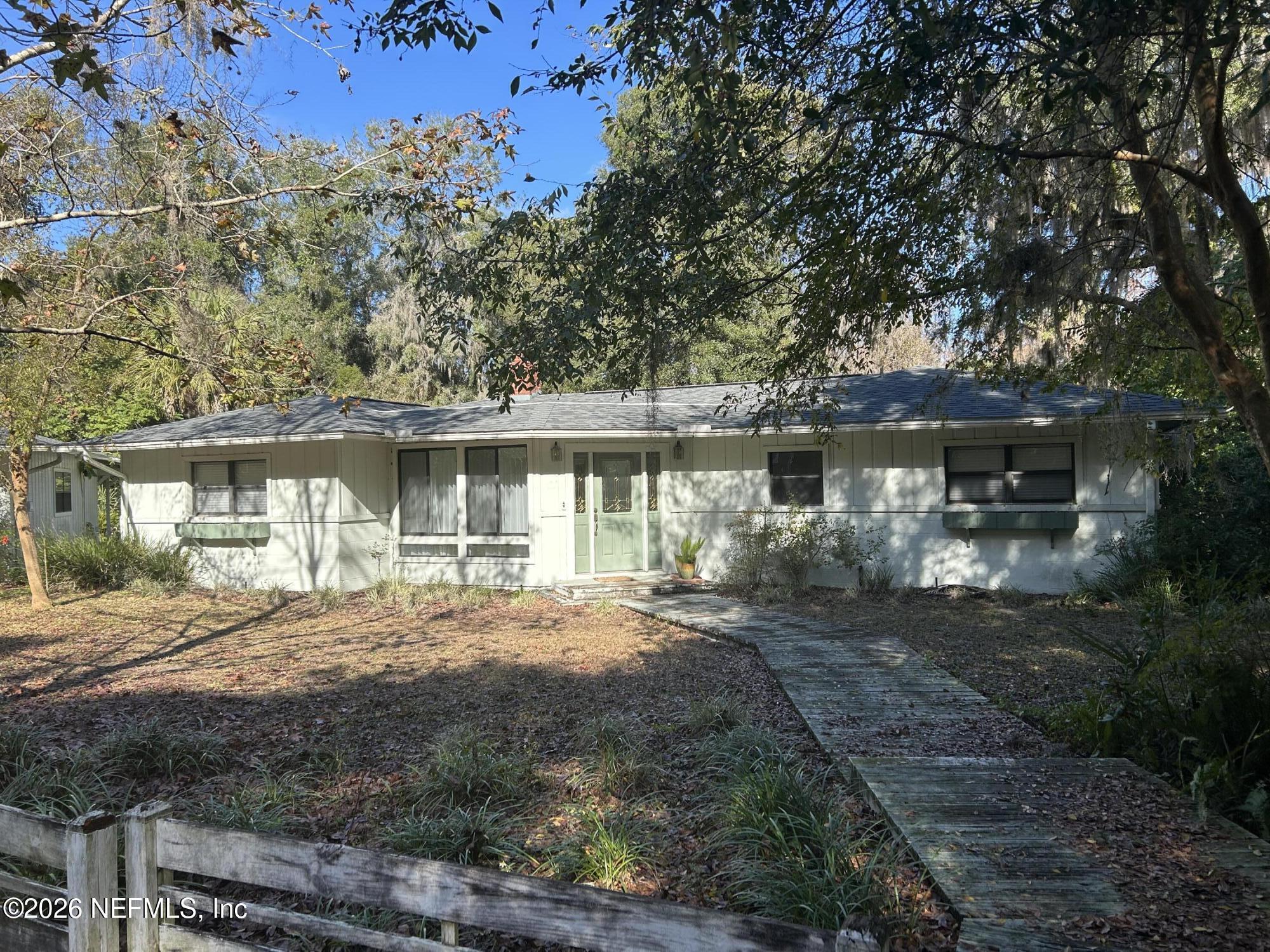 Image 2: Home on 1.23 acres