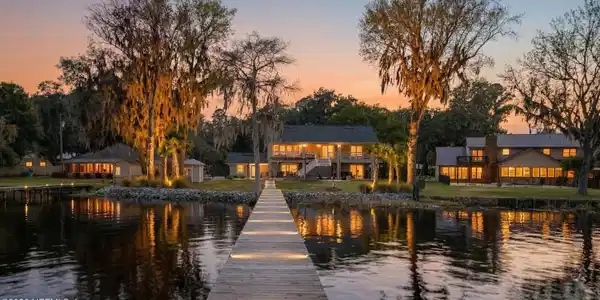 1703 PELICAN Place