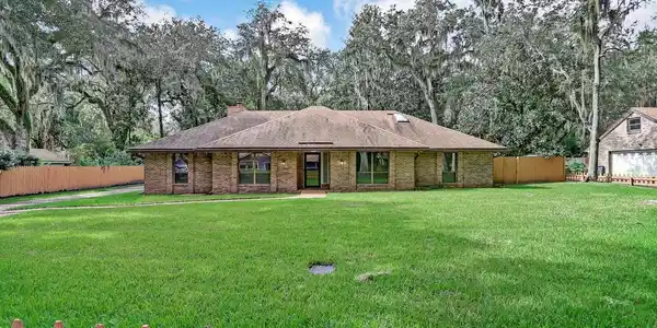 2556 WINDWOOD LN