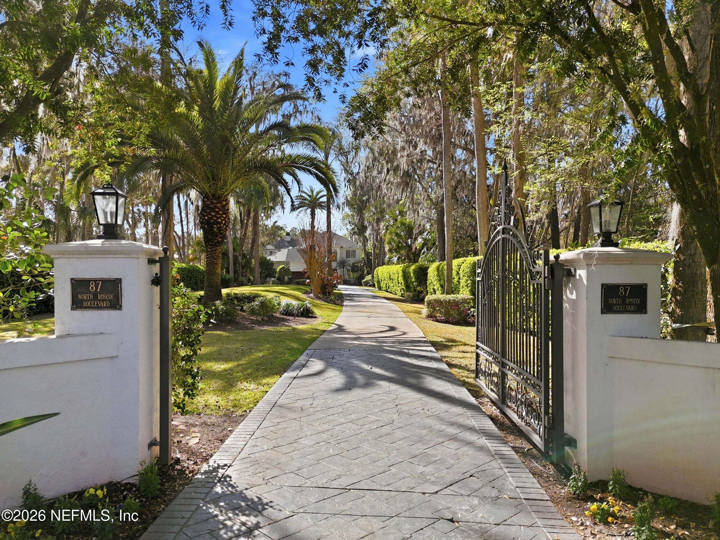 Image 3: 105_the real estateographers_104