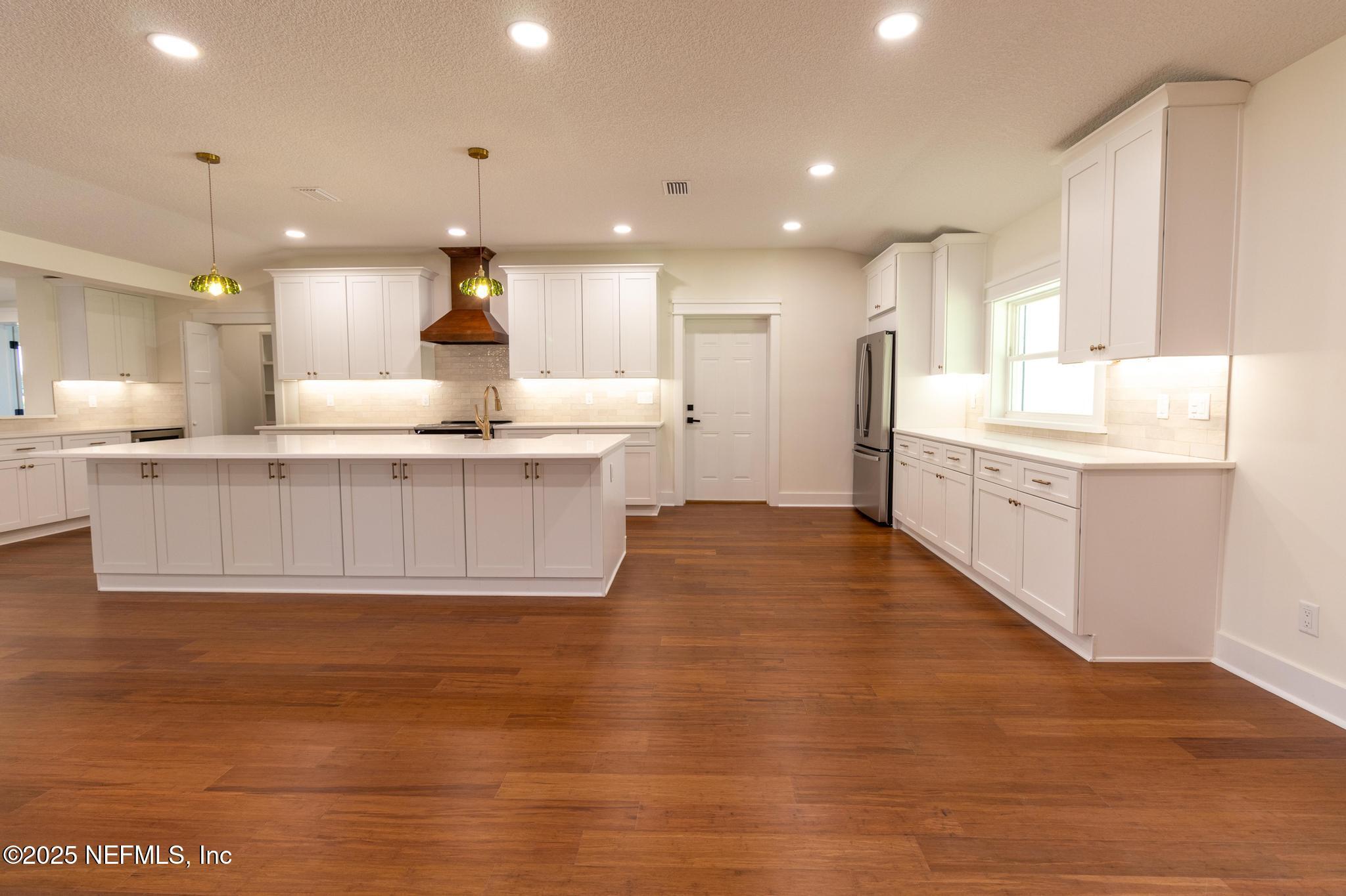 Image 3: Luxury Kichen