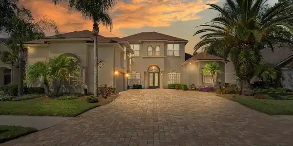 2160 AUTUMN COVE Circle