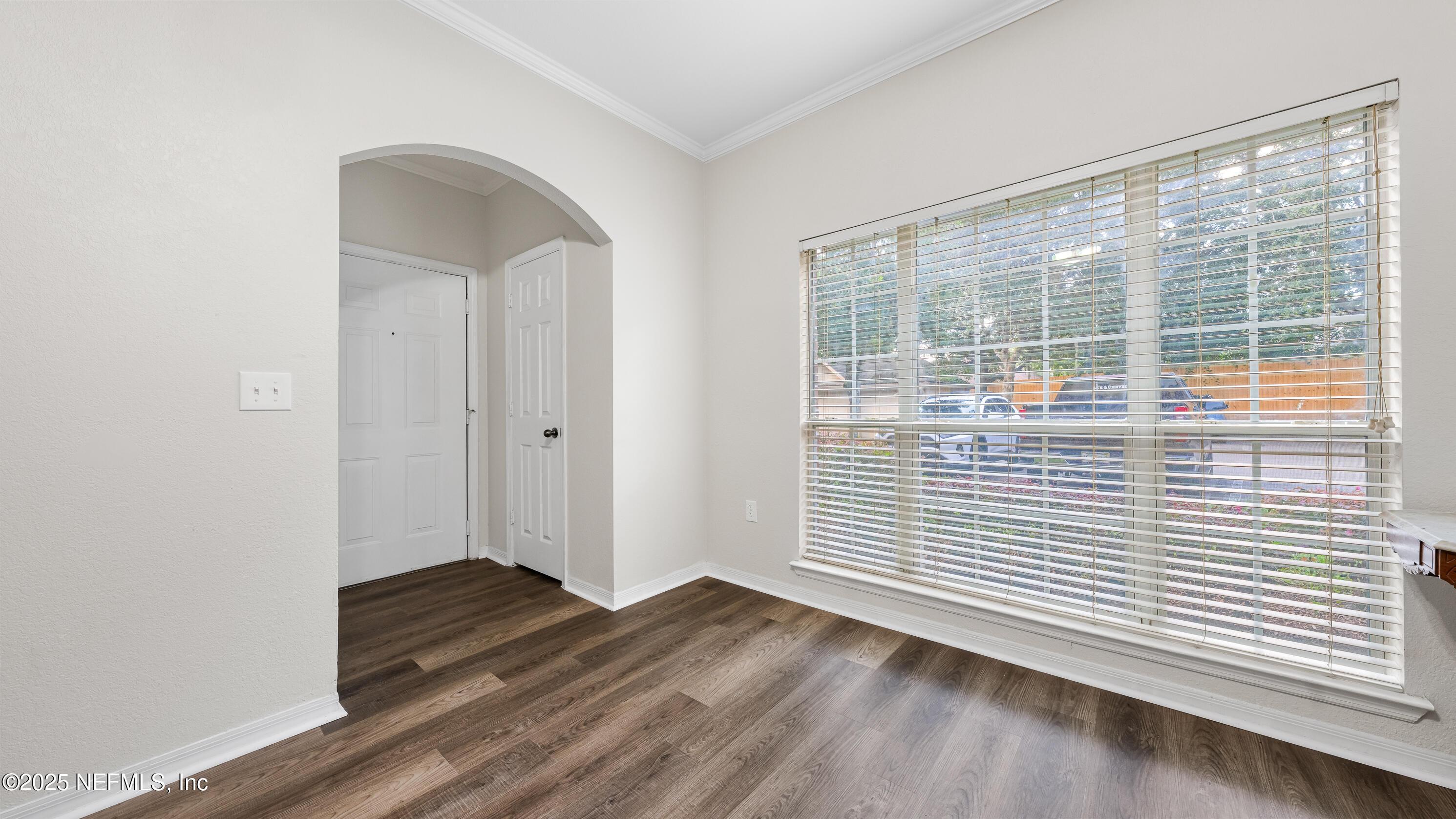 Image 3: #4-Entryway
