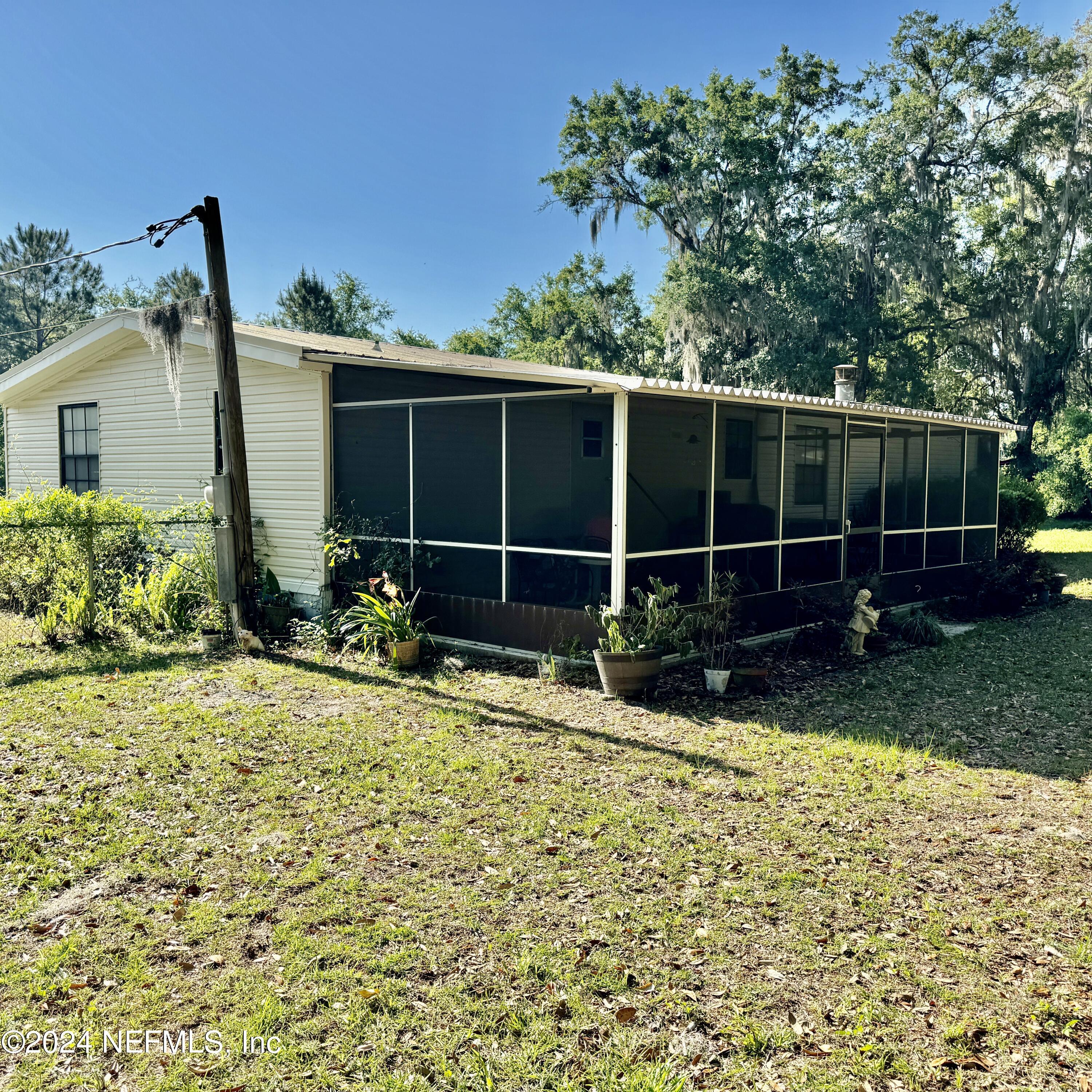 Image 1: 105 George Ave, Interlachen, FL