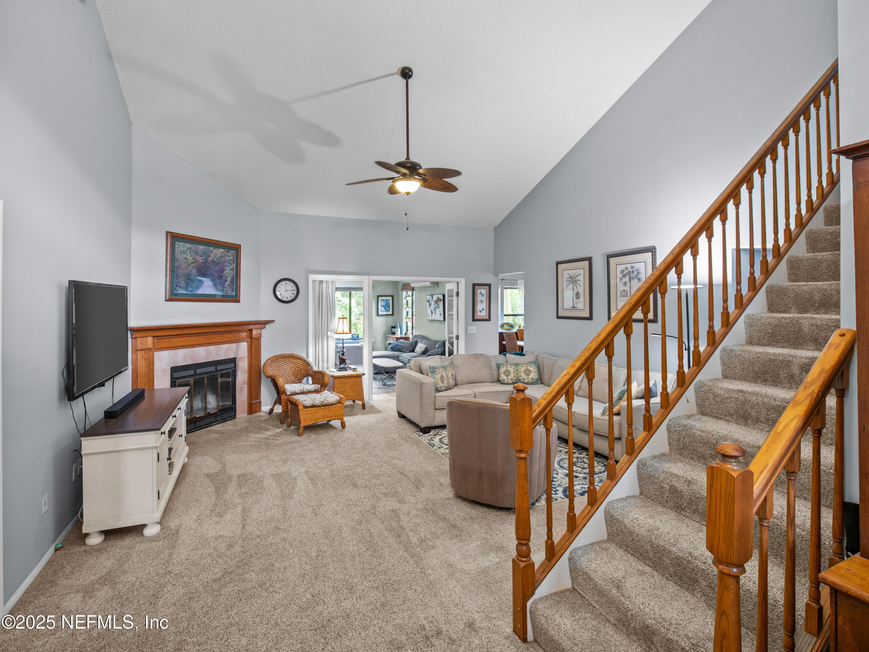 Image 3: Living Room