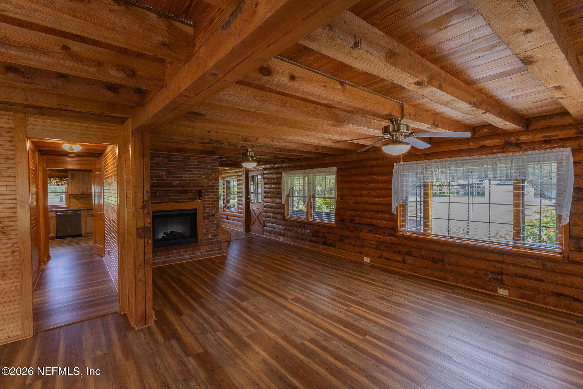 Image 3: Living Room