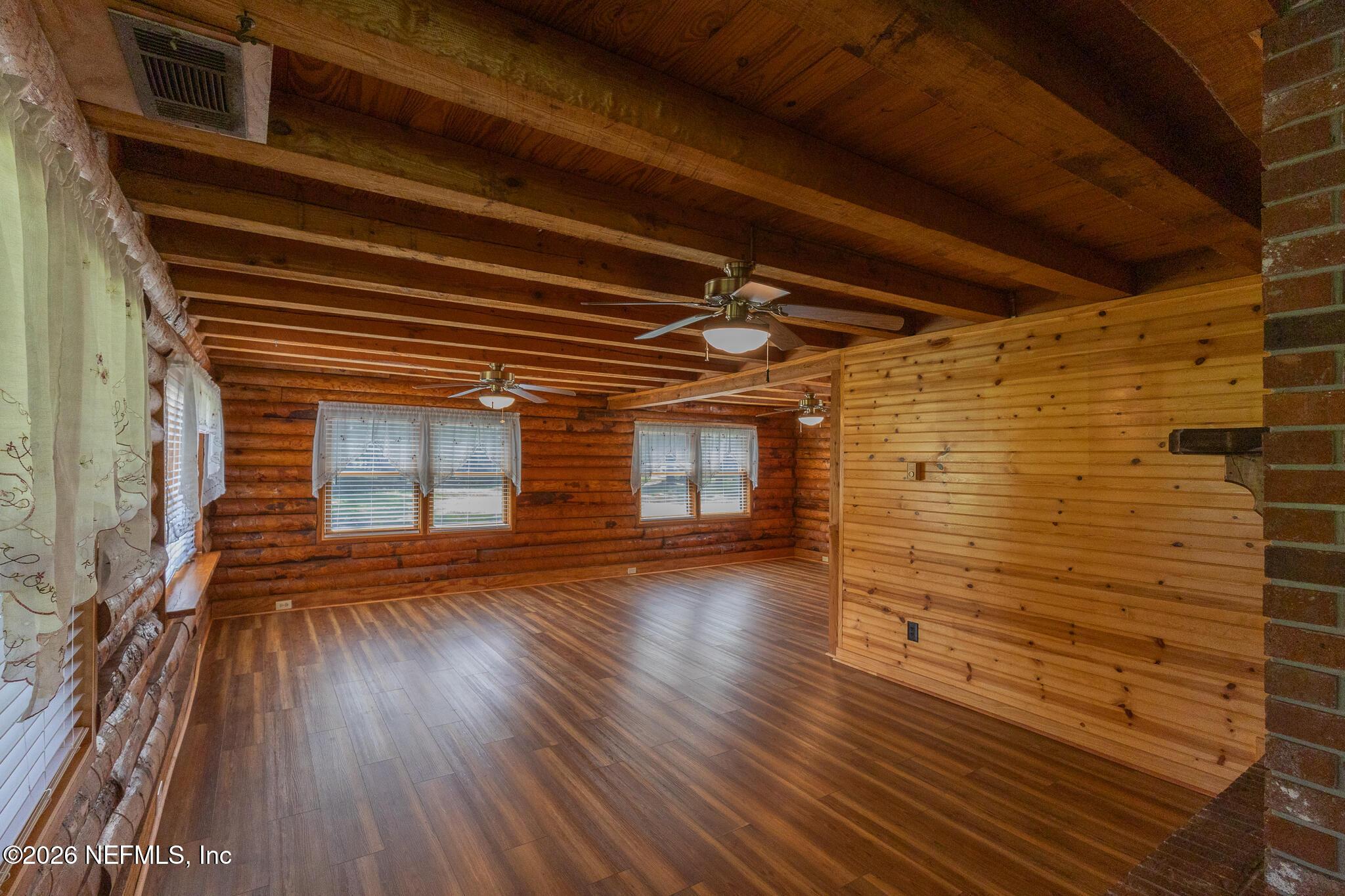 Image 4: Living Room