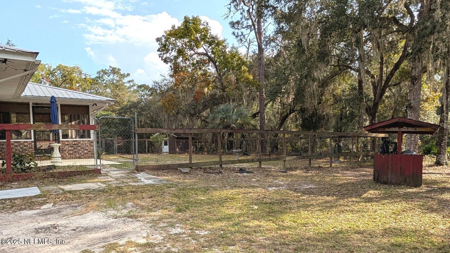 Image 4: 4 Back Yard