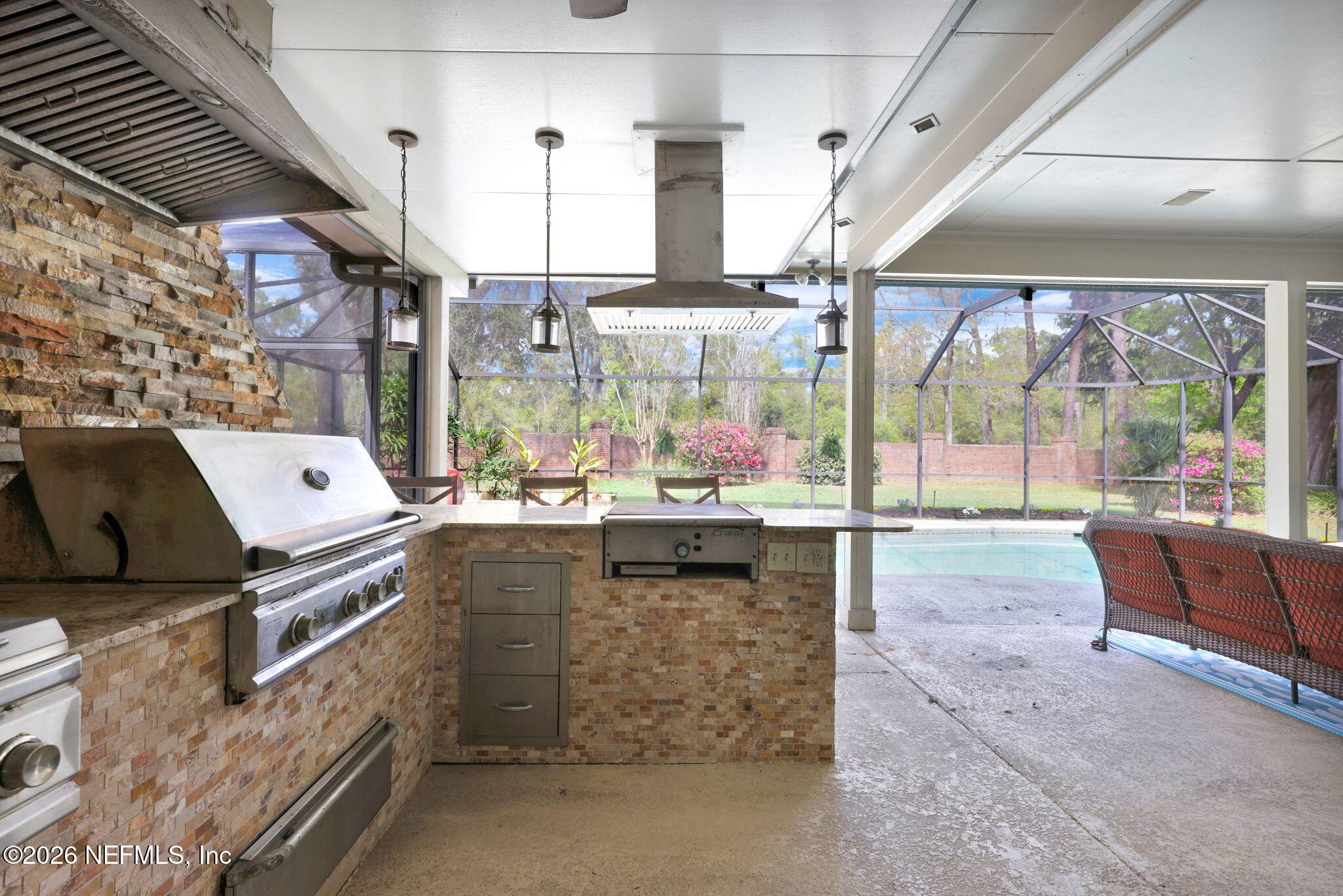 Image 3: Summer Kitchen with Hibachi