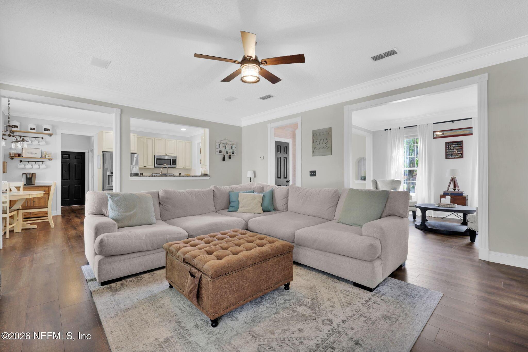 Image 4: Living Space