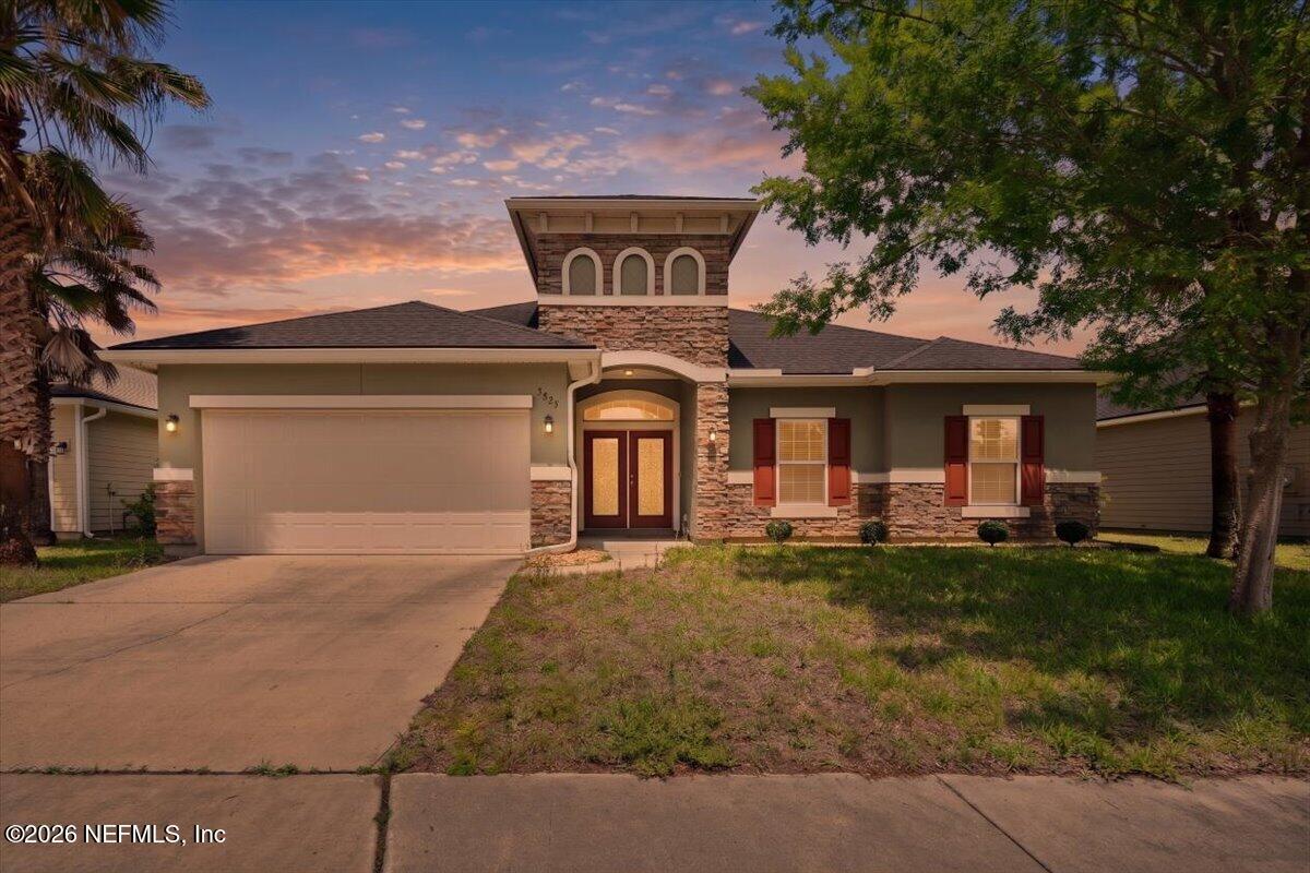 Image 1: Welcome to 3825 Hammock Bluff Dr!