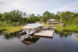 230 LAKE DR
