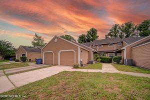 11840 ASHBROOK CIR N