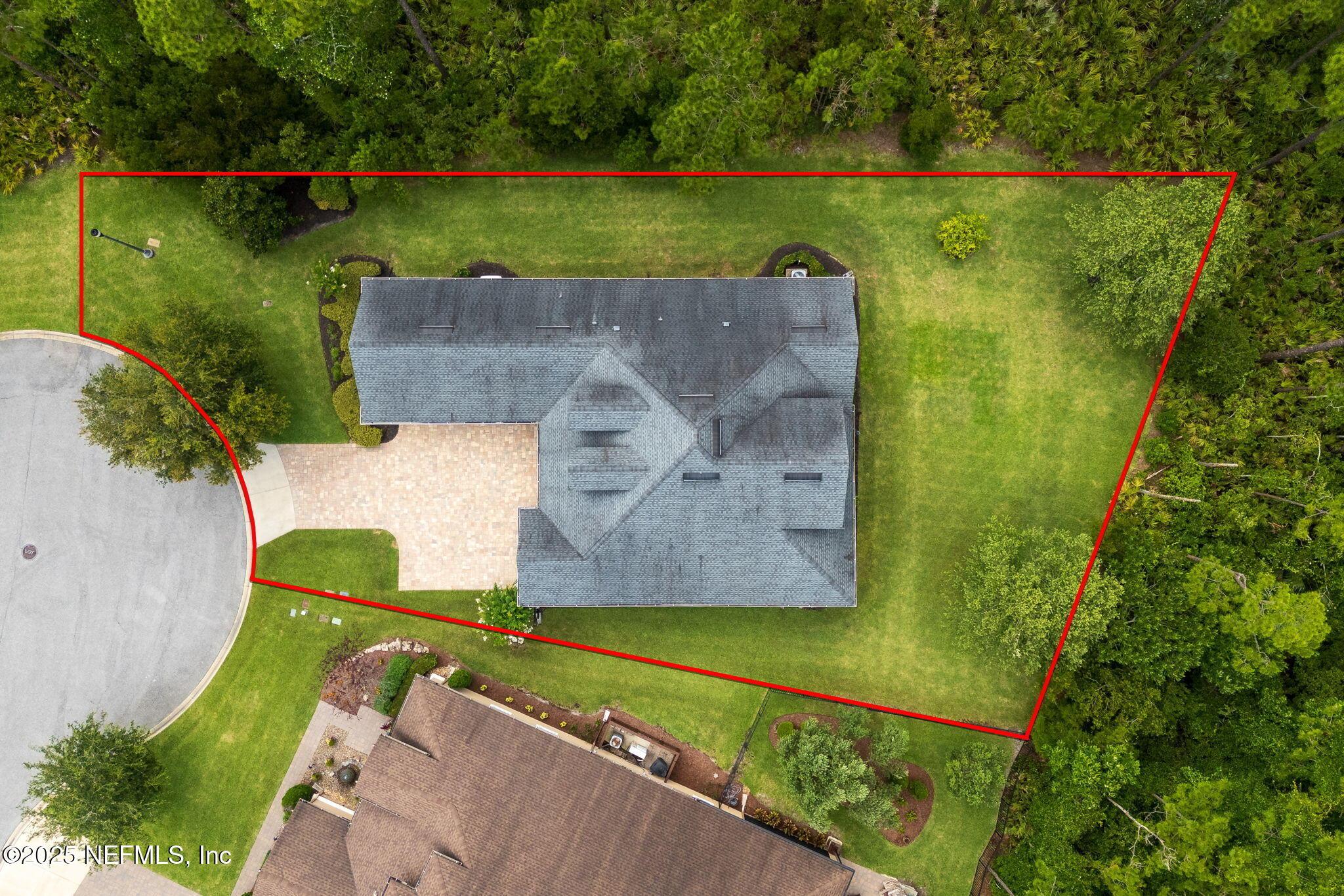 Image 2: Huge Private Cul-de-sac Lot!