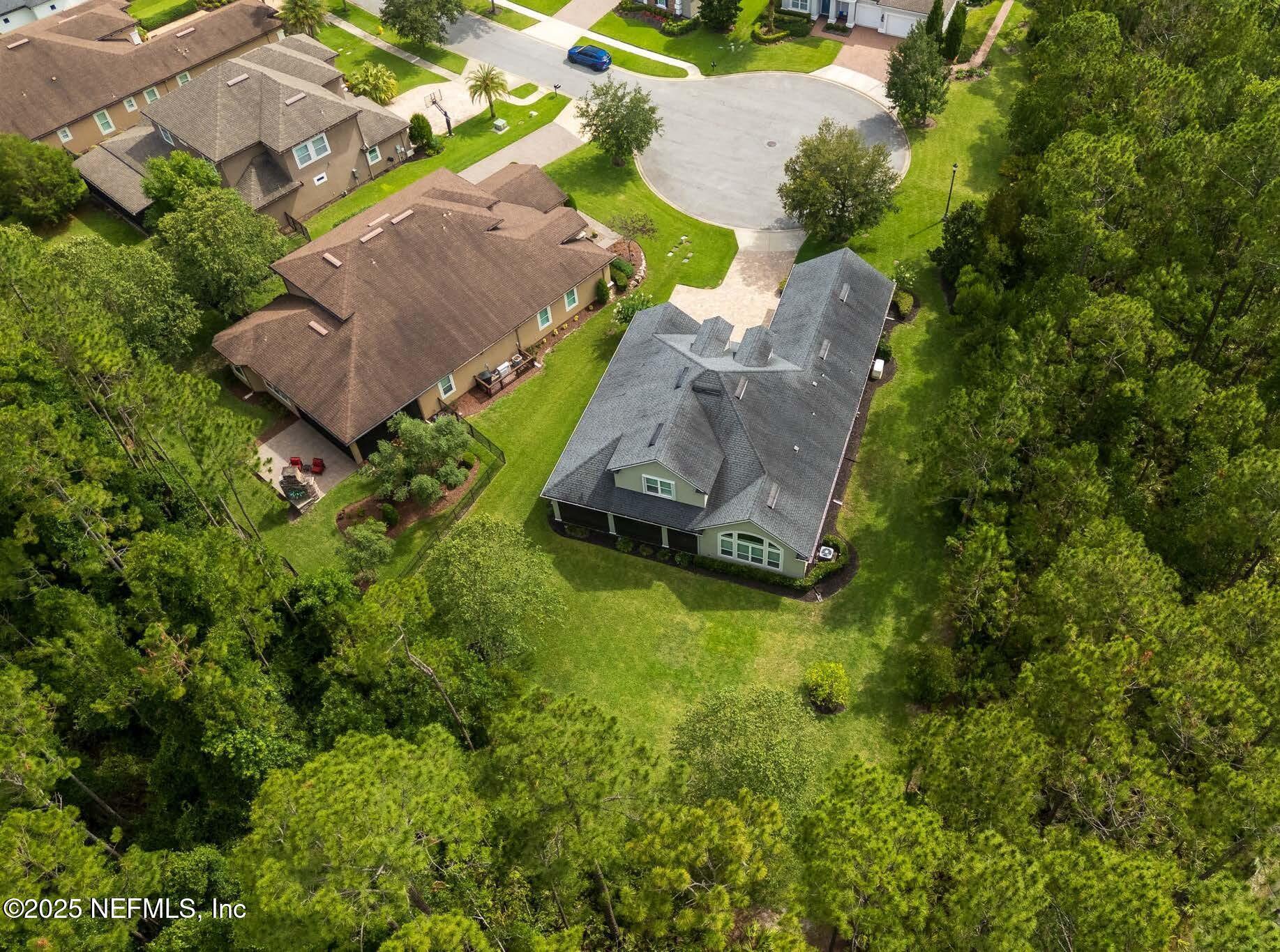 Image 3: Huge Private Cul-de-sac Lot!
