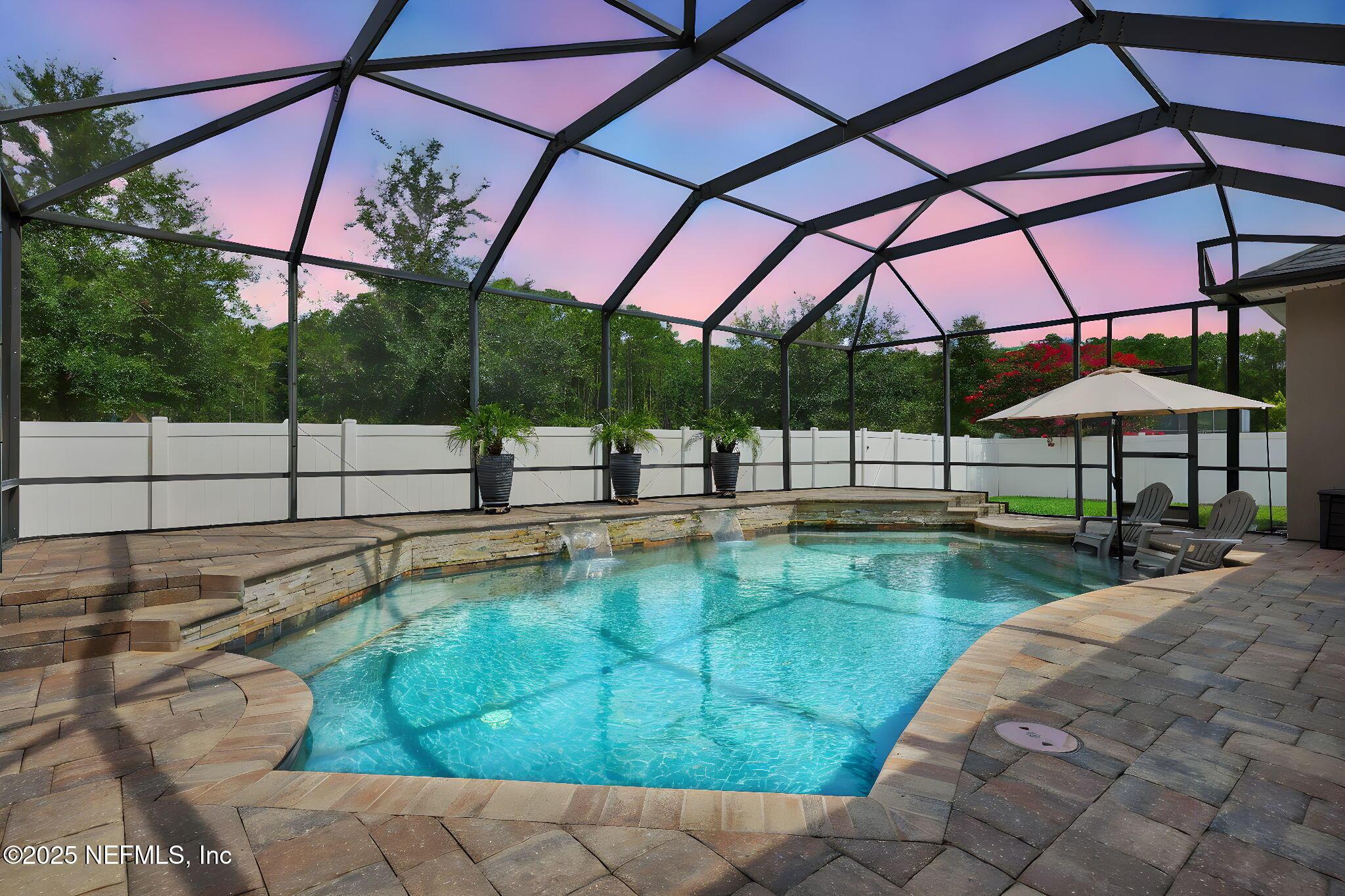 Image 2: Pool