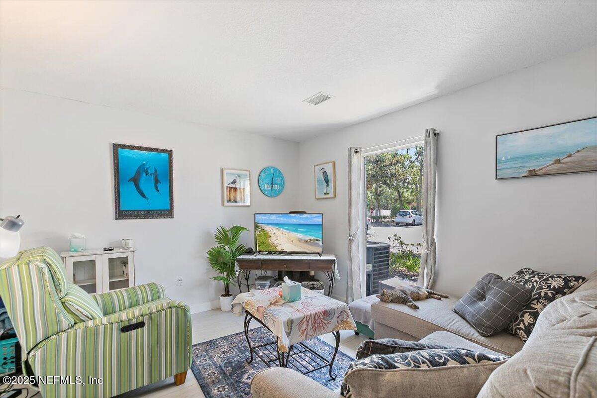 Image 2: Living Room.jpg