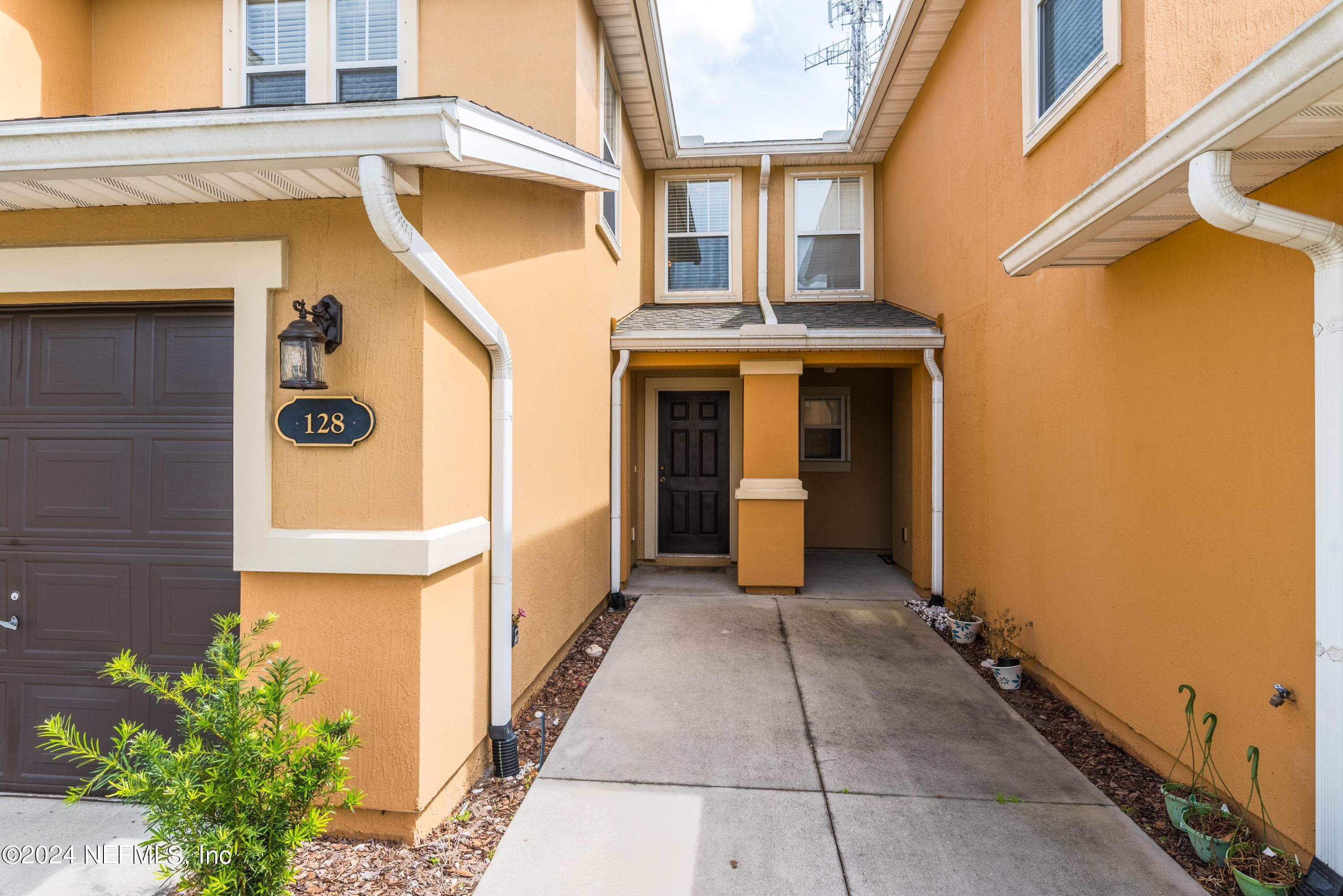 Image 3: 128 Gargonza Ct-5
