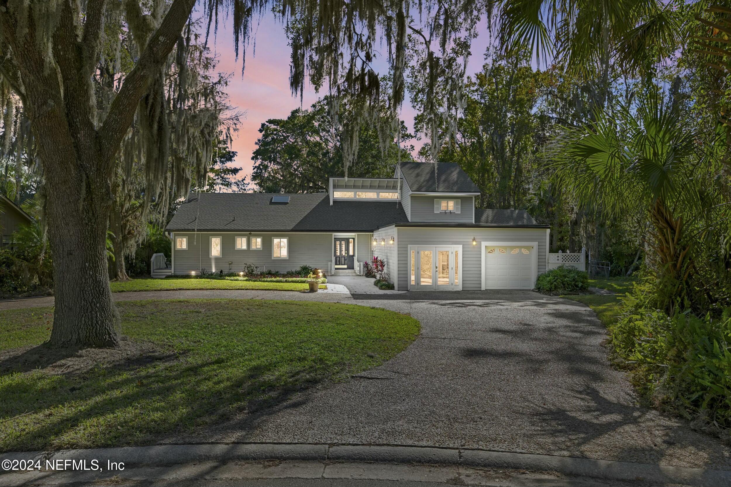 Image 4: Rear/Entrance