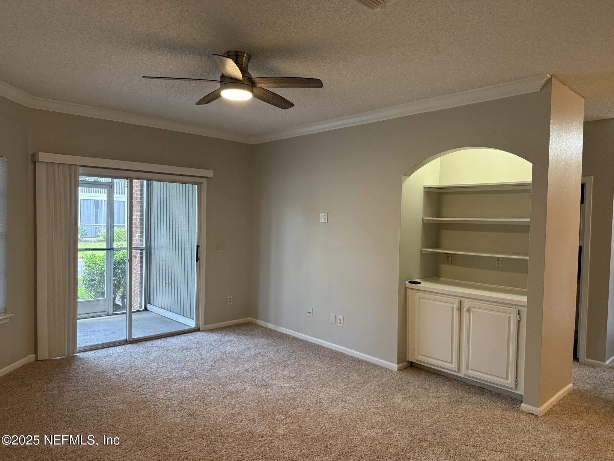 Image 3: LIVING ROOM