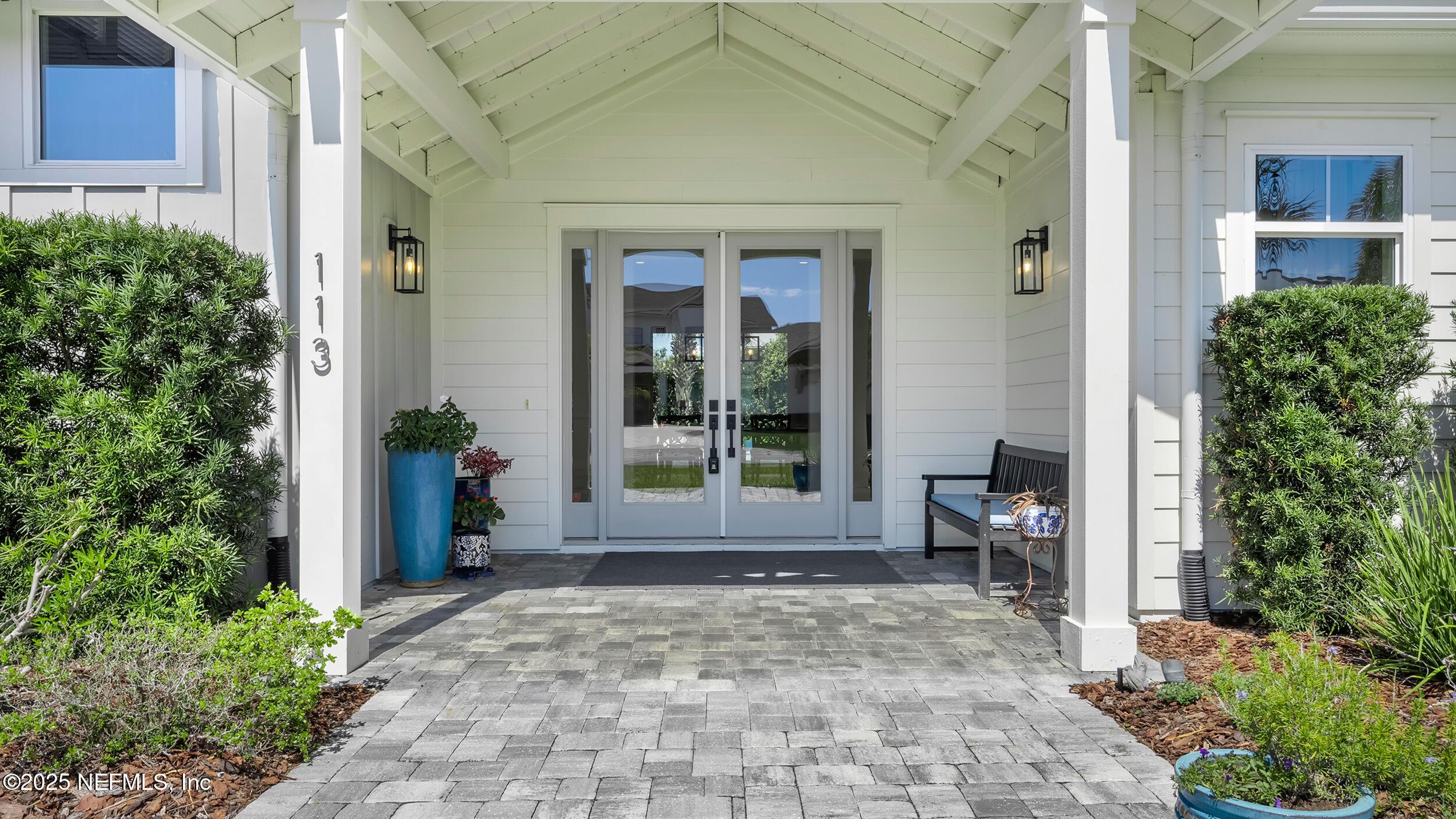 Image 4: Inviting Front Porch