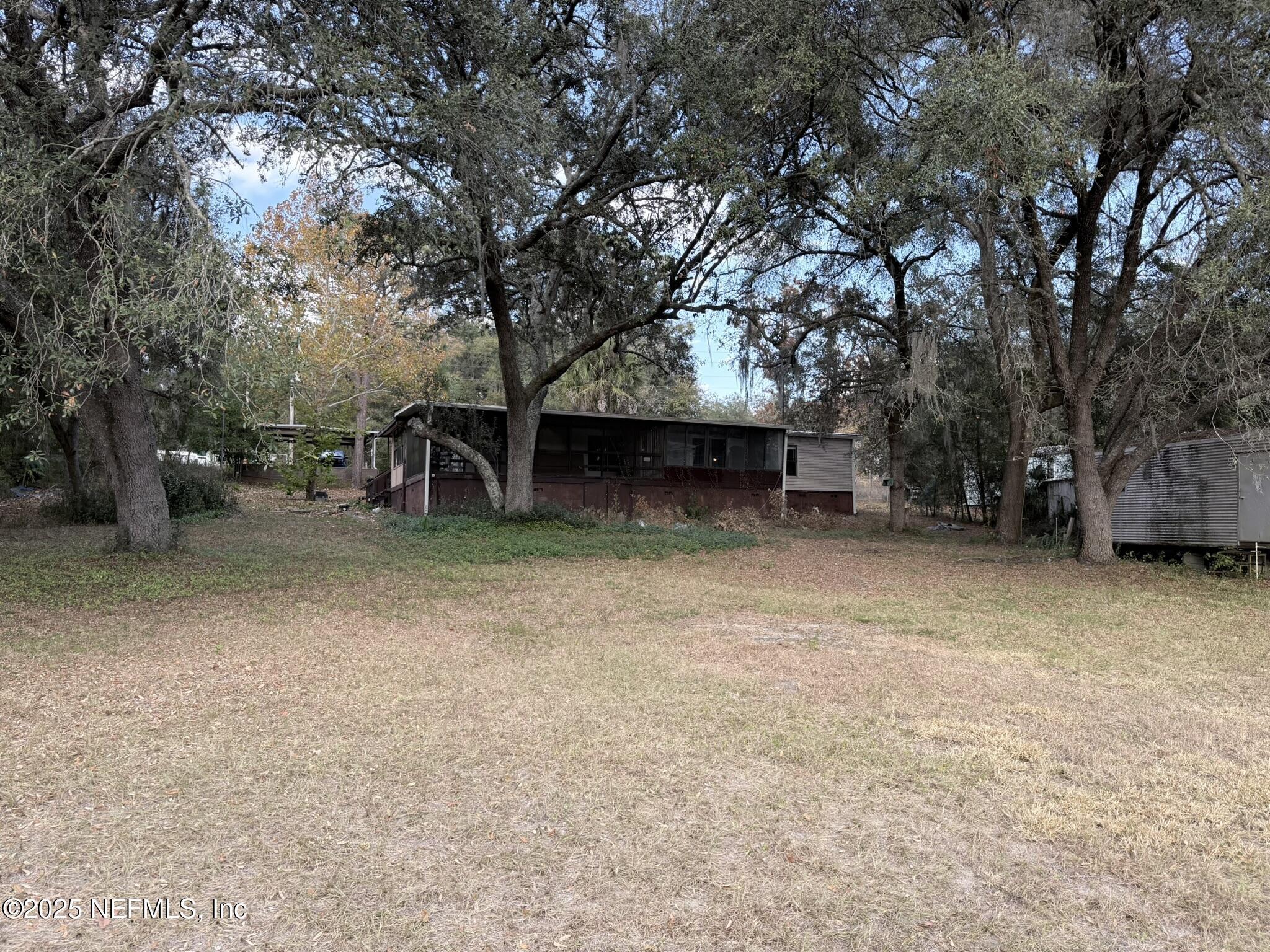 Image 2: 1607 Twin Lakes Blvd, Interlachen, FL