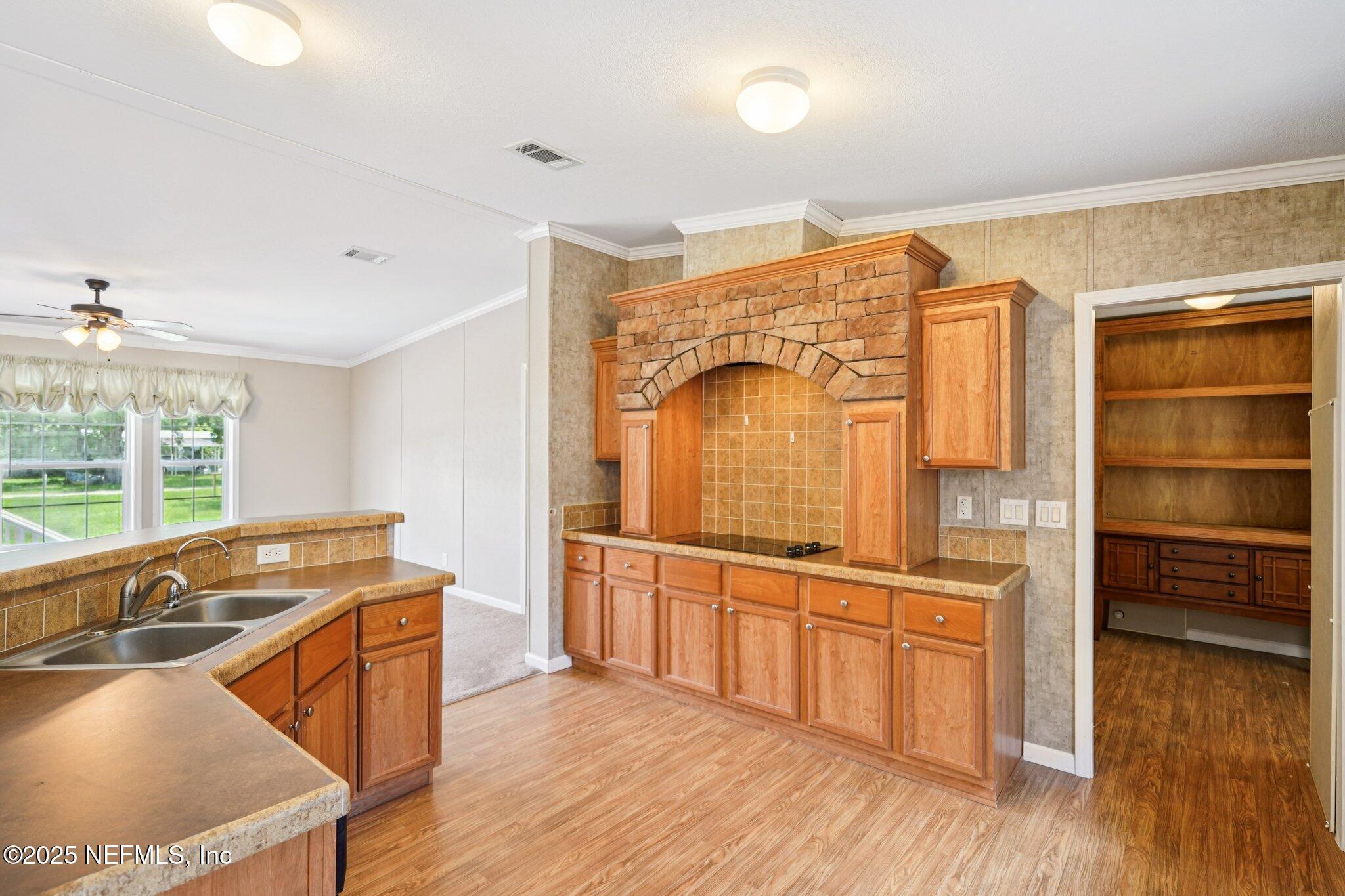 Image 2: Kitchen