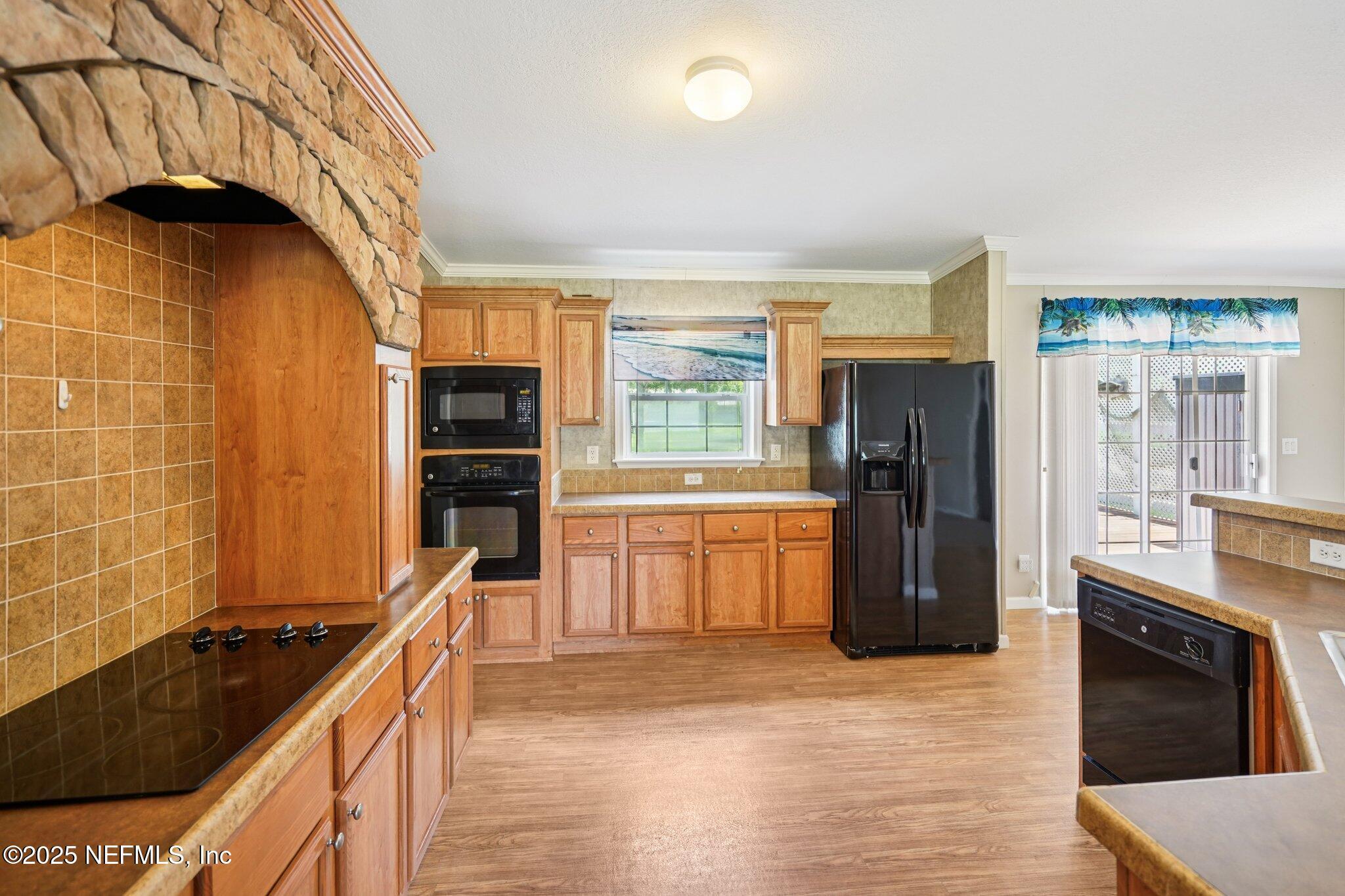 Image 3: Kitchen
