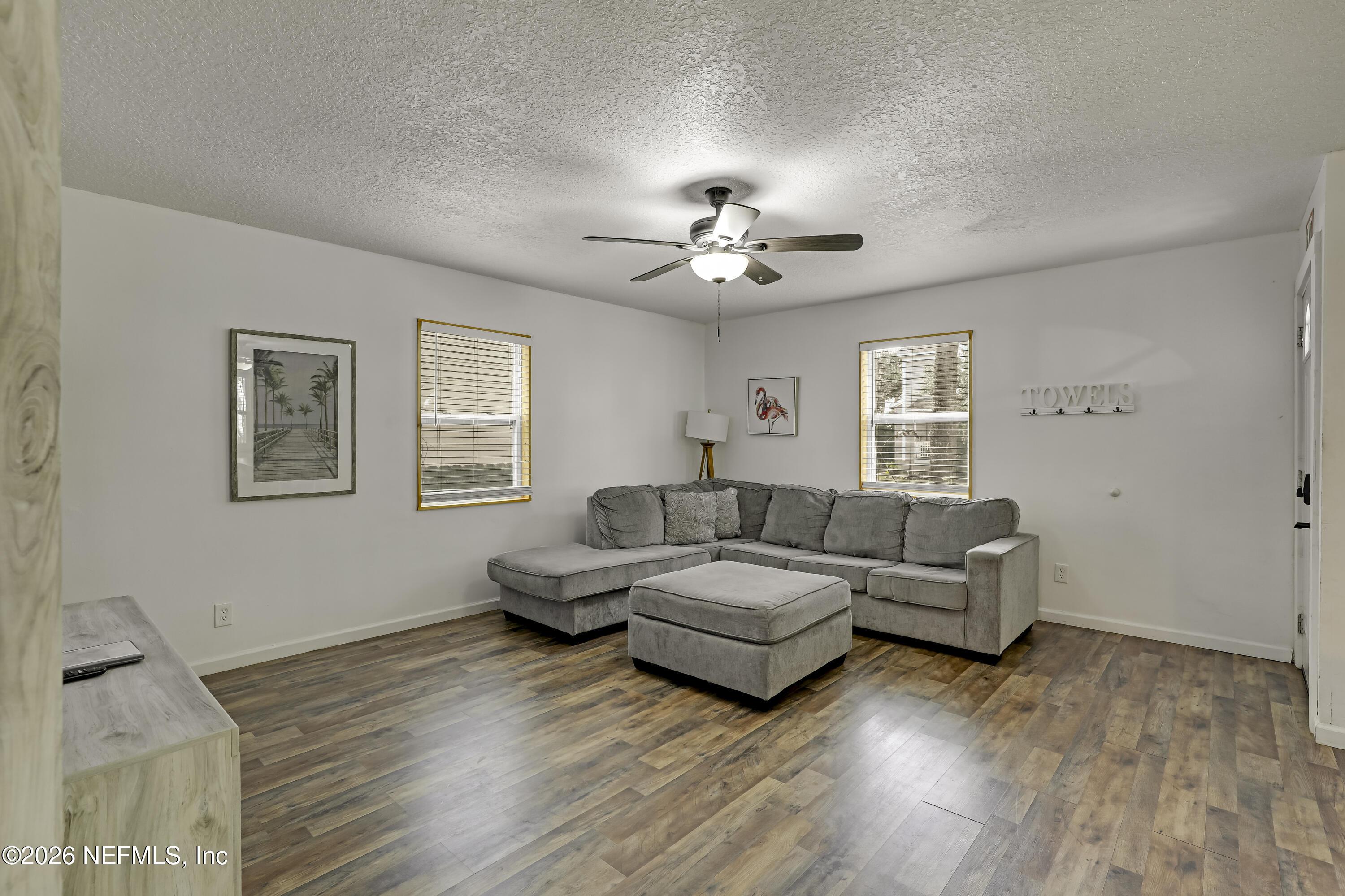 Image 3: 02 Living Room