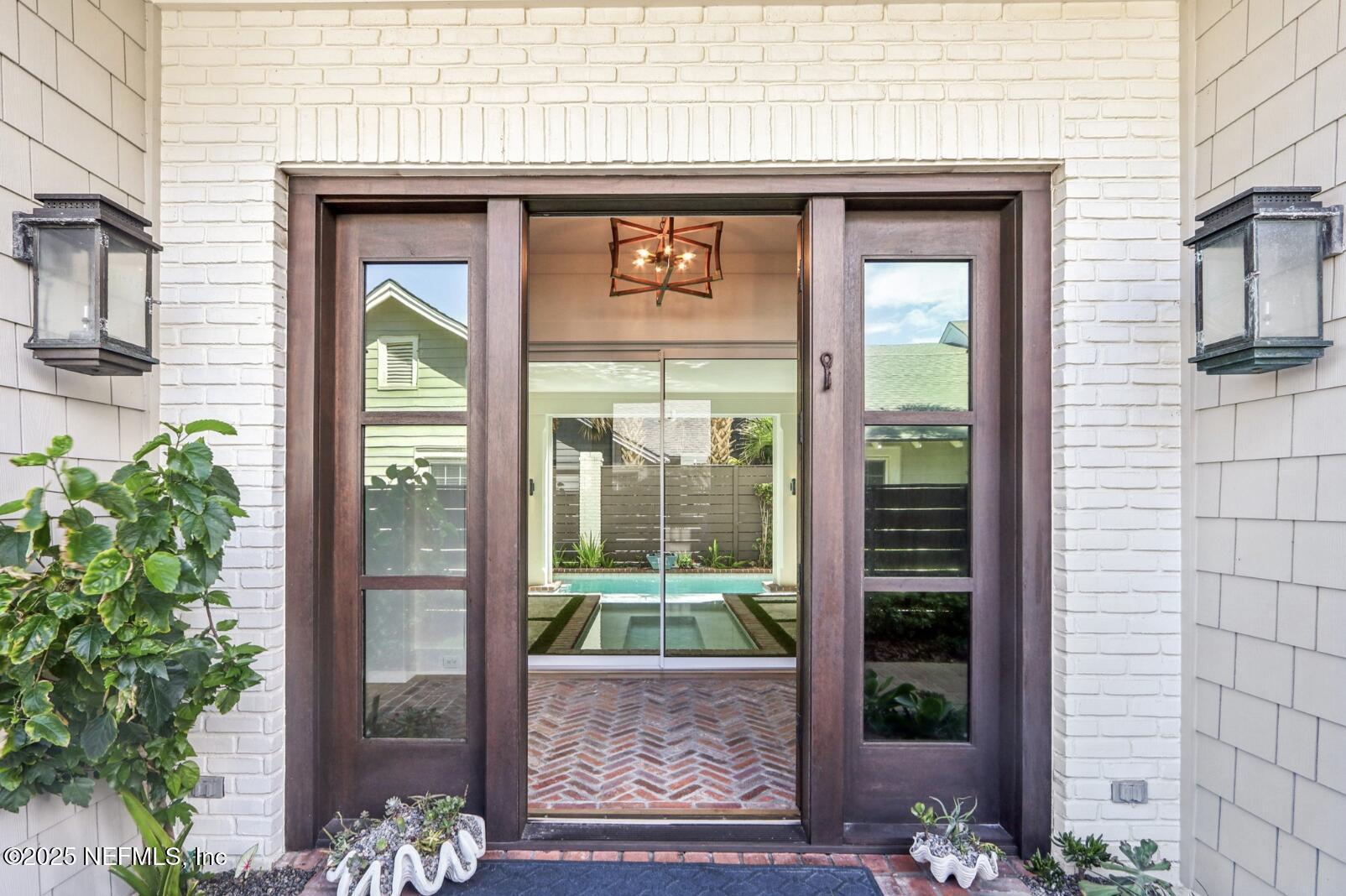 Image 3: Entry