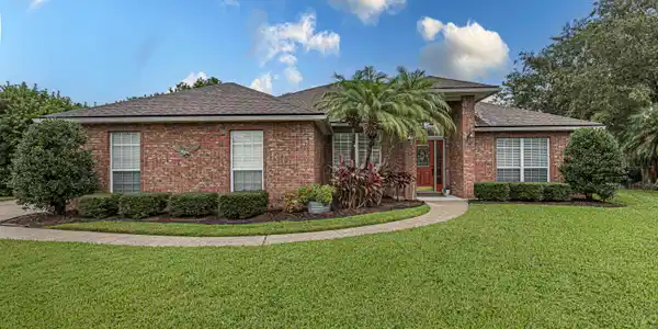 1559 LAKEWAY DR