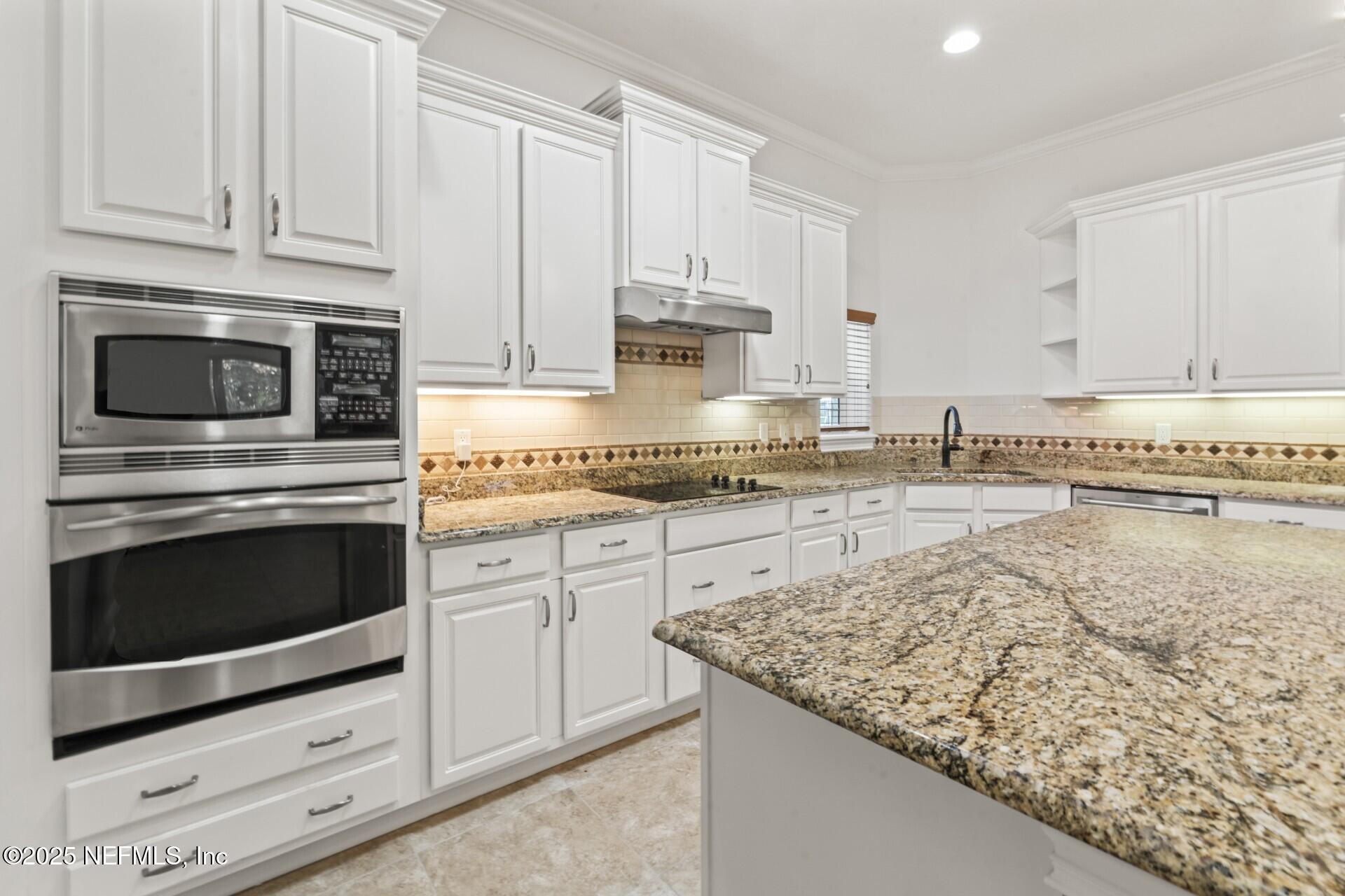 Image 3: Kitchen