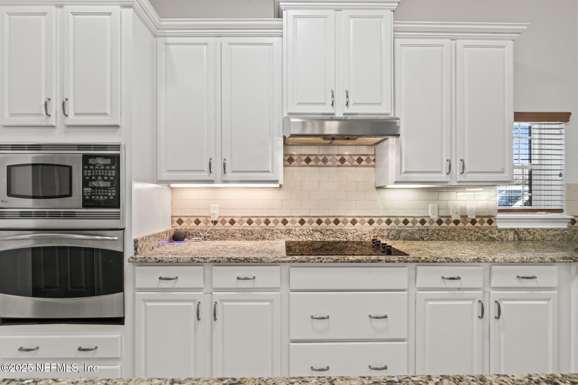 Image 4: Kitchen