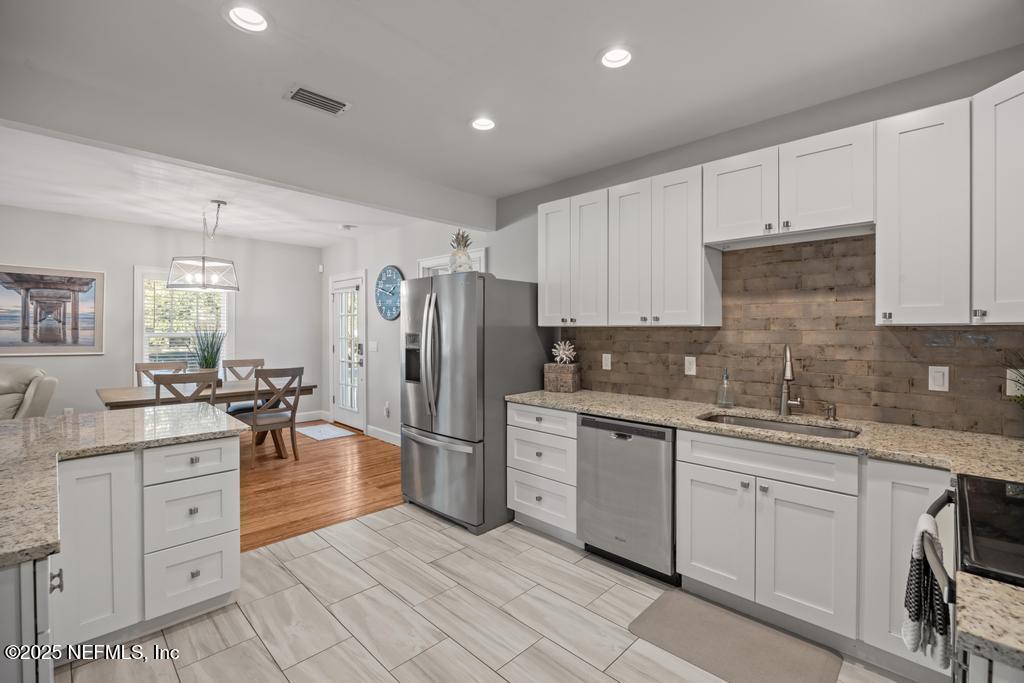 Image 3: 181 M L King Ave-18