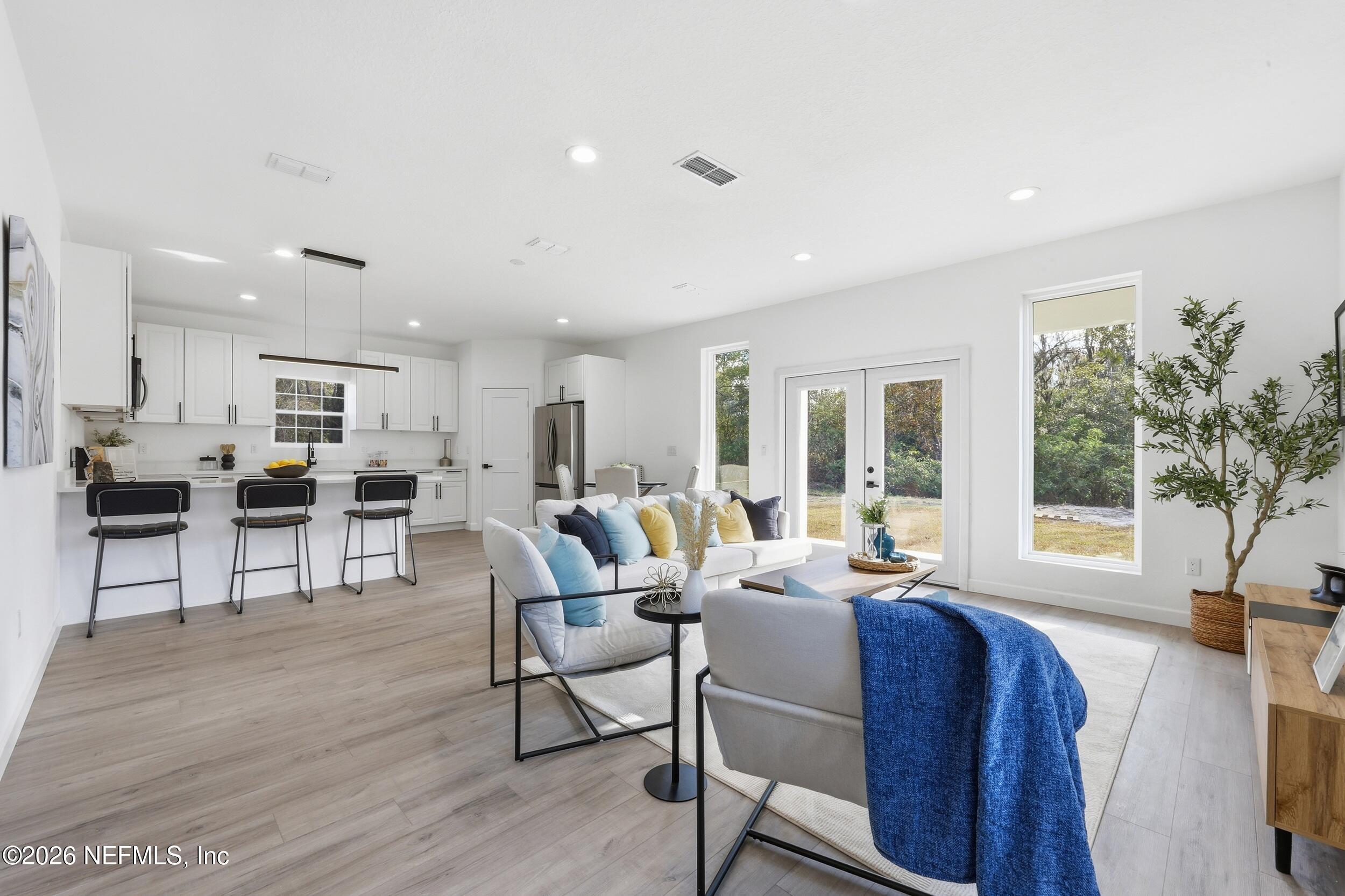 Image 3: living room era