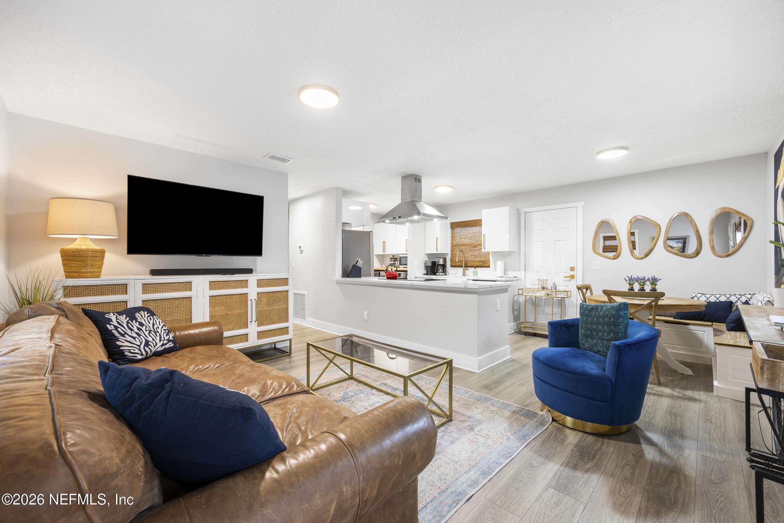 Image 1: 3_the real estateographers_009