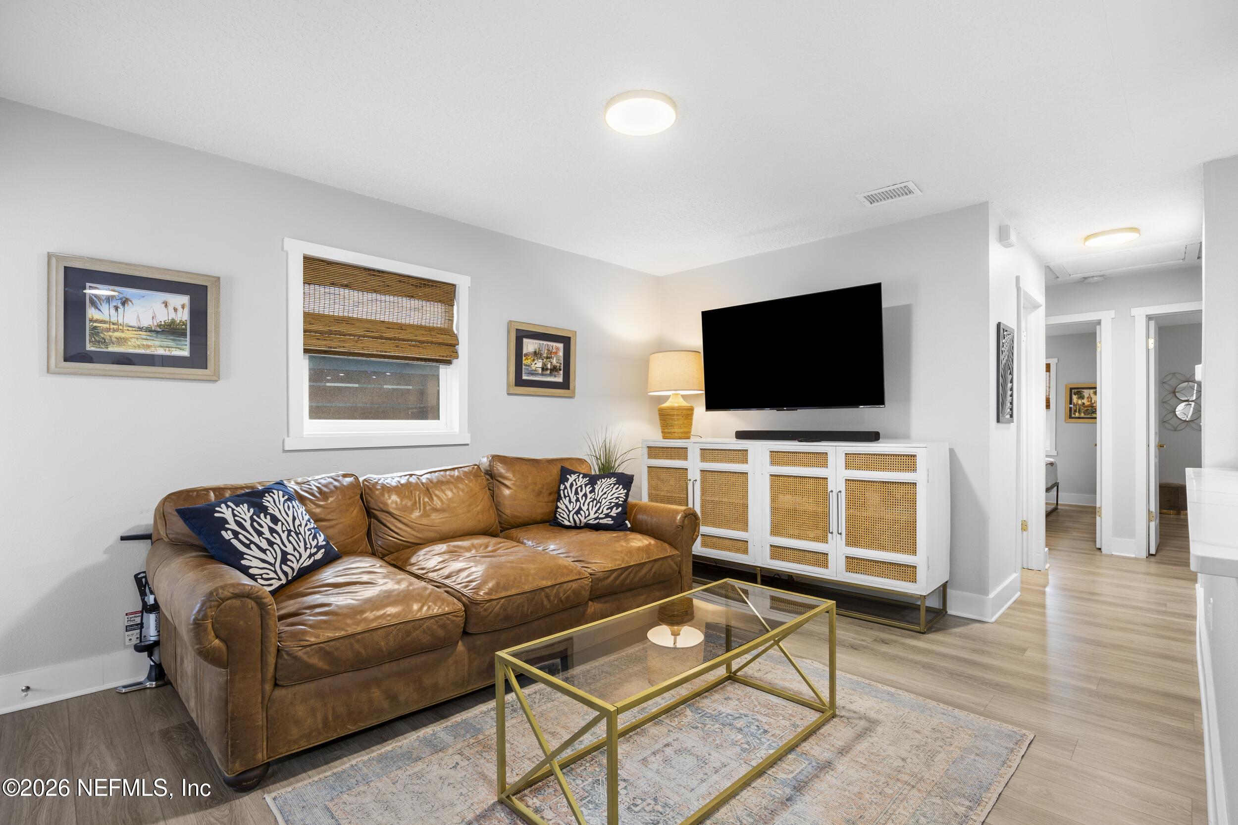 Image 4: 5_the real estateographers_015