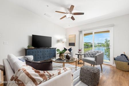 922 GOLDEN LAKE Loop